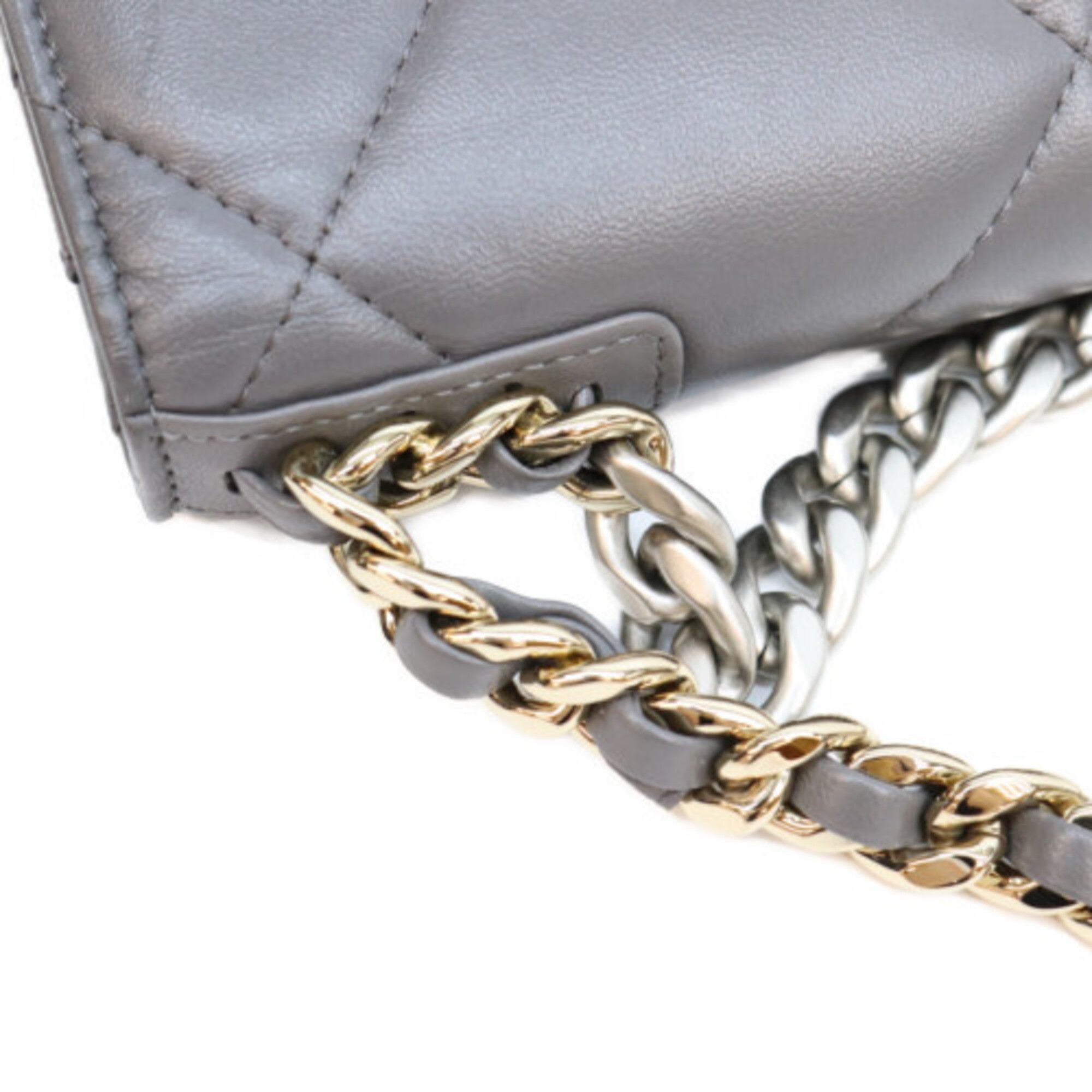 Chanel Gray Leather Shoulder Bag (Pre-Owned)