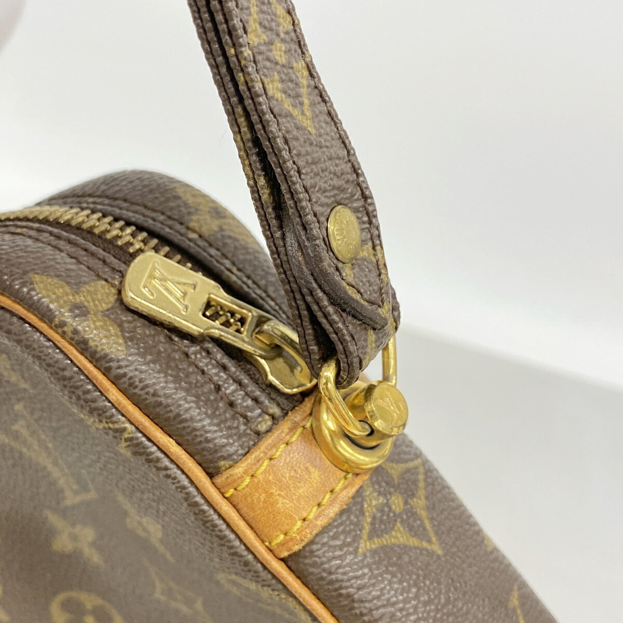 Louis Vuitton Brown Clutch Bag (Pre-Owned)