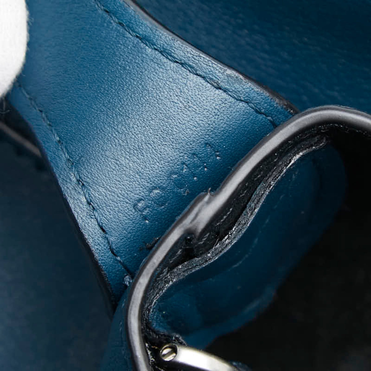 Louis Vuitton Navy Leather Shoulder Bag (Pre-Owned)