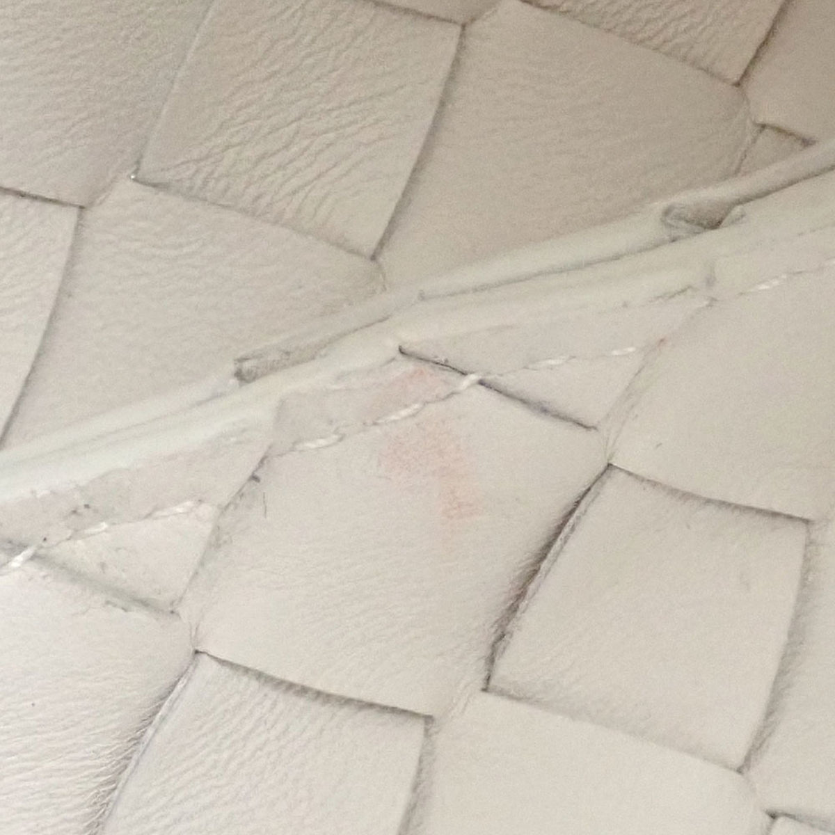Bottega Veneta White Leather Handbag (Pre-Owned)