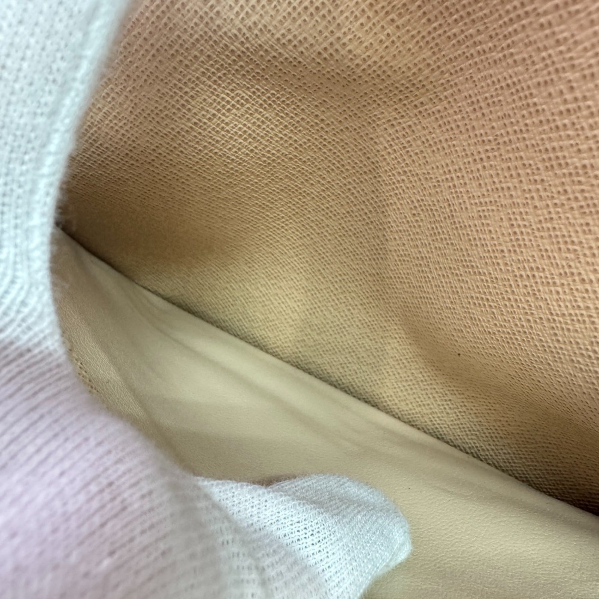Louis Vuitton Beige Leather (Pre-Owned)