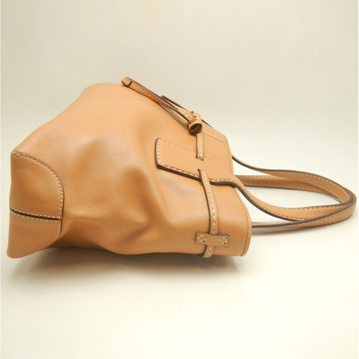 Tod's Camel Leather Tote Bag (Pre-Owned)