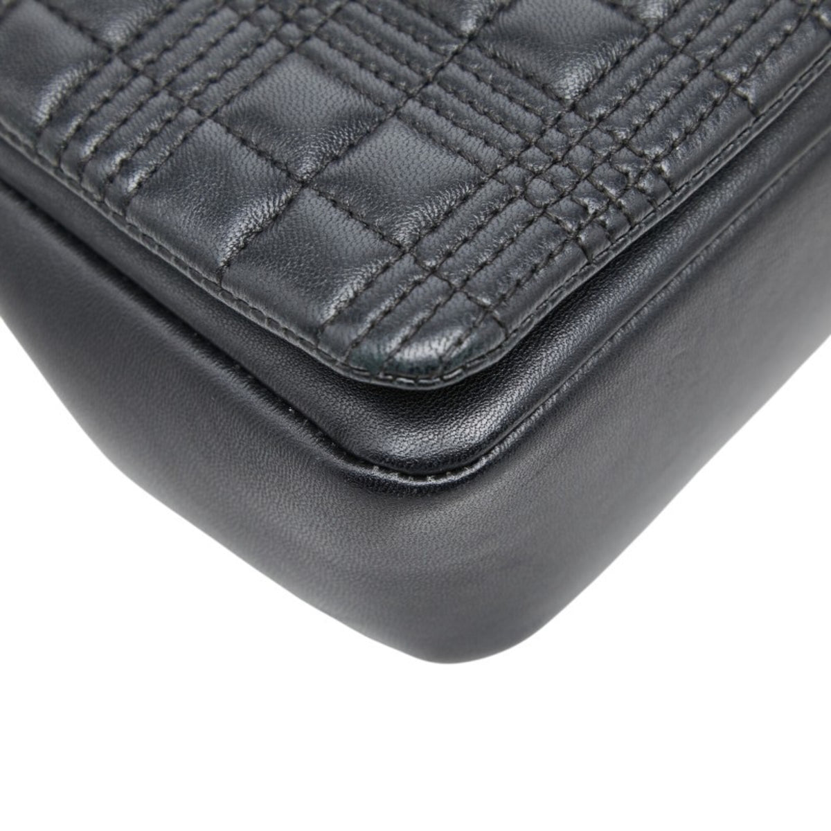 Burberry Black Leather Shoulder Bag (Pre-Owned)