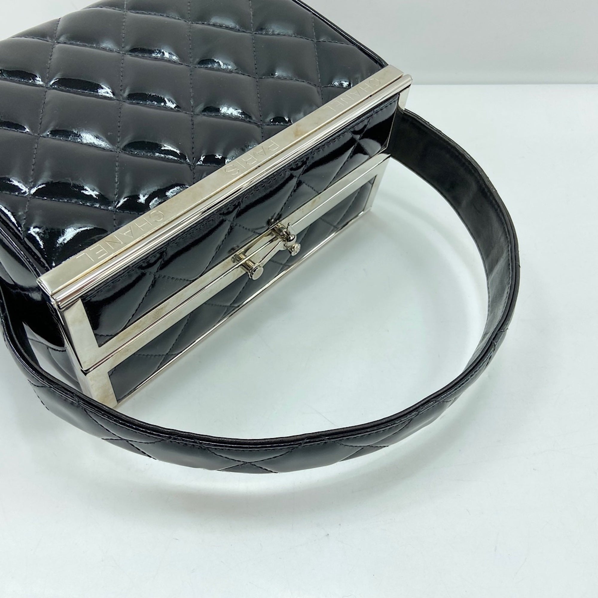 Chanel Matelasse Black Leather Handbag (Pre-Owned)