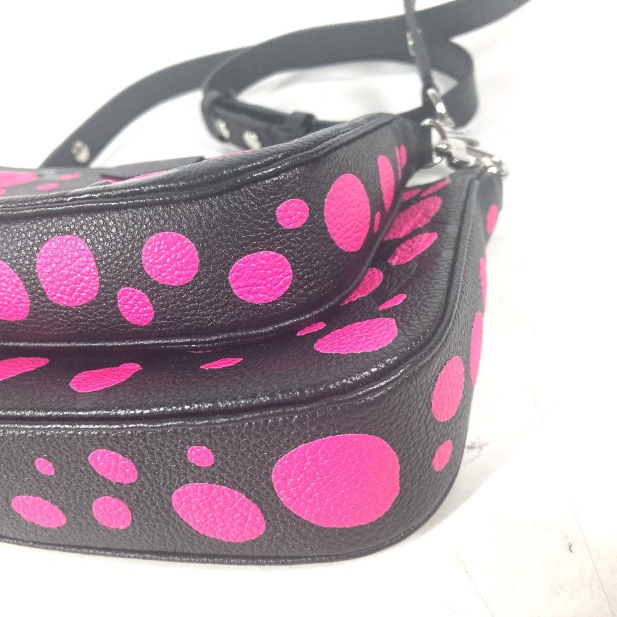 Louis Vuitton Black Pink Monogram Empreinte Pochette Shoulder Bag (Pre-Owned)