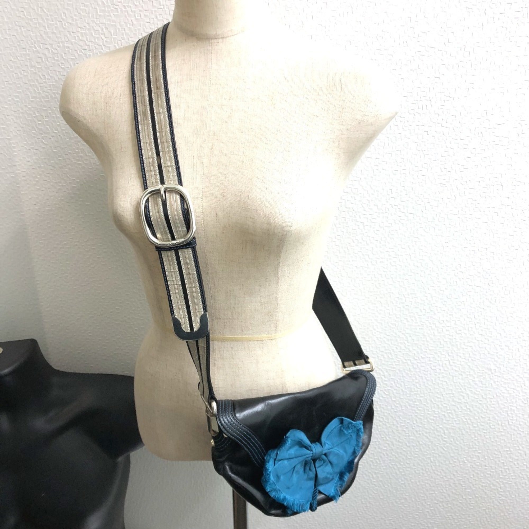Celine Black Leather Shoulder Bag (Pre-Owned)