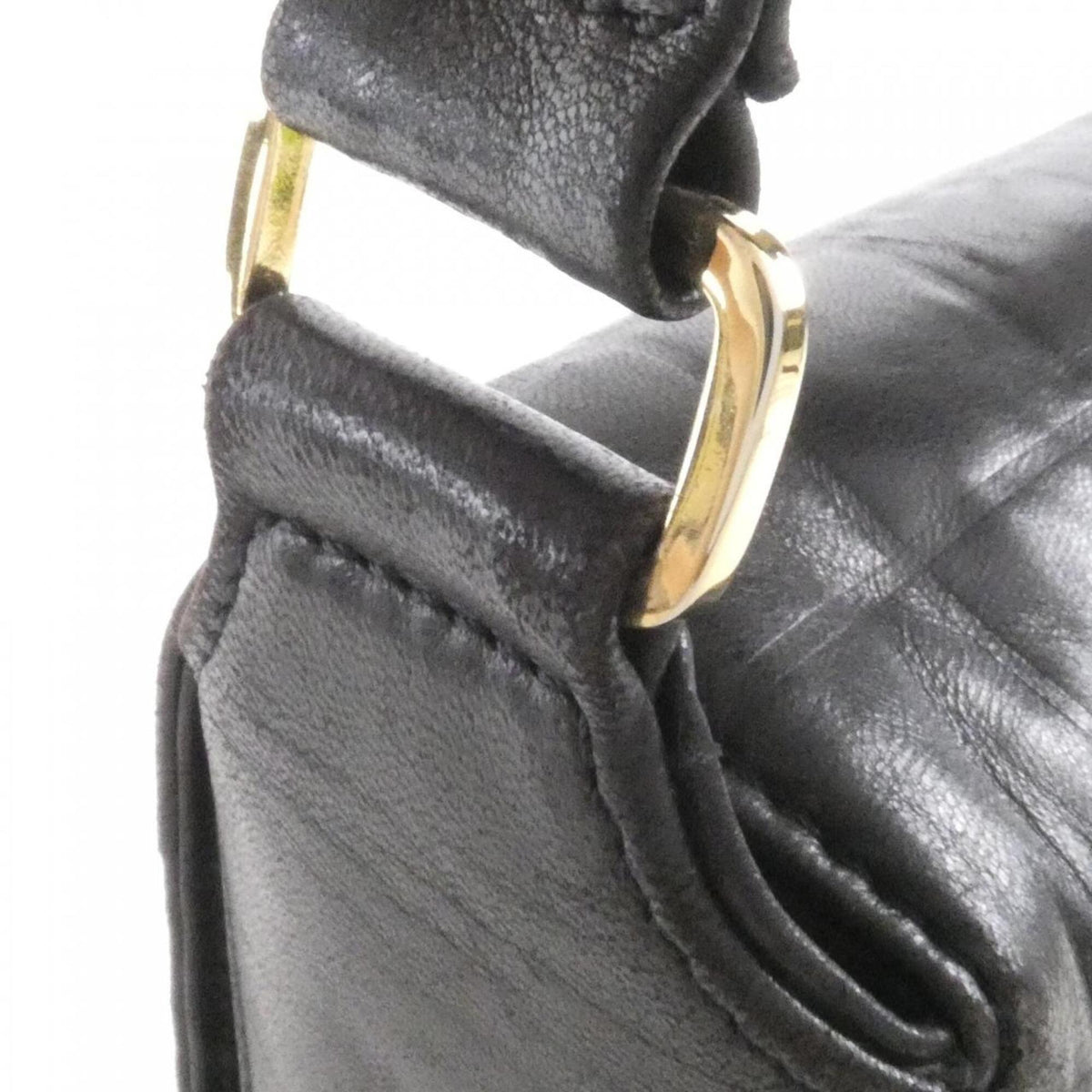 Chanel Black Leather Shoulder Bag (Pre-Owned)