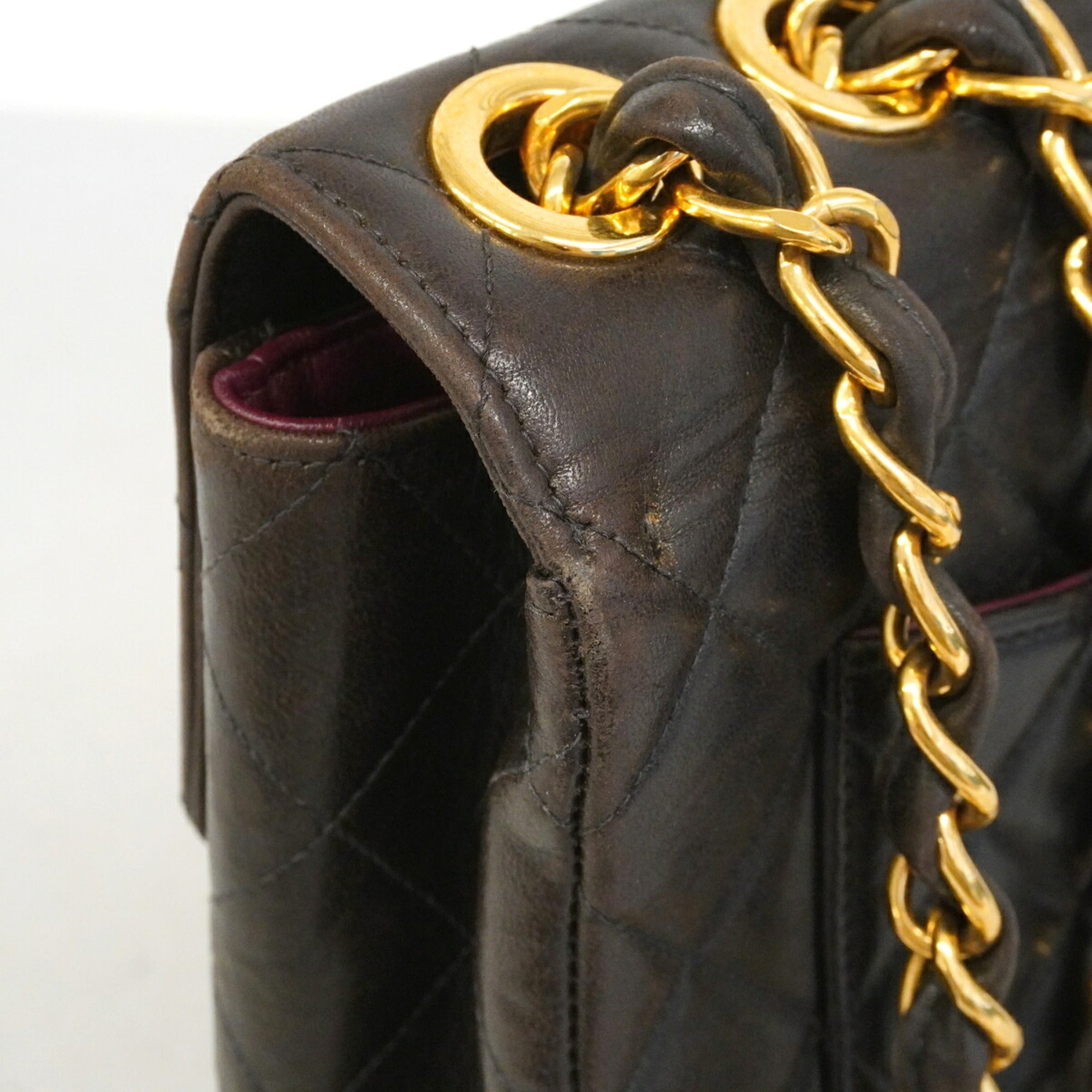 Chanel Black Leather Shoulder Bag (Pre-Owned)