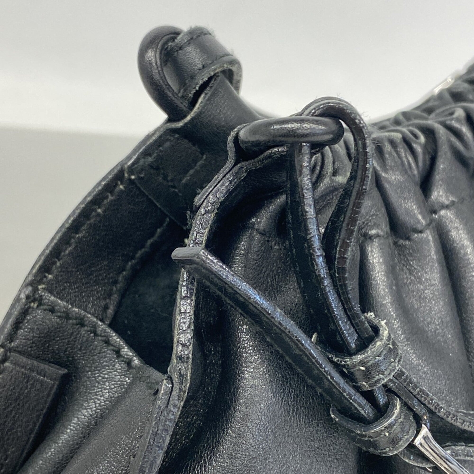 Gucci Black Leather Handbag (Pre-Owned)