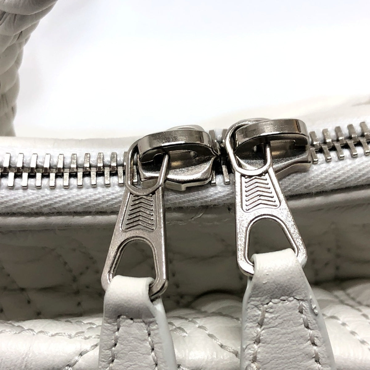 Balenciaga White Leather Handbag (Pre-Owned)
