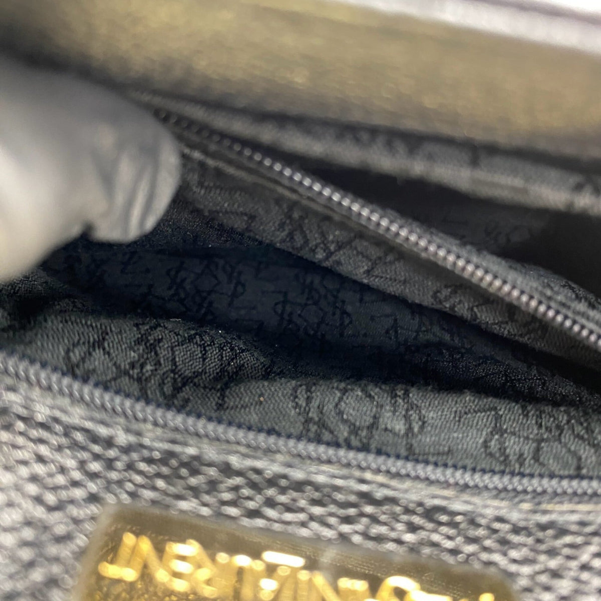 Yves Saint Laurent Black Leather Pochette Shoulder Bag (Pre-Owned)