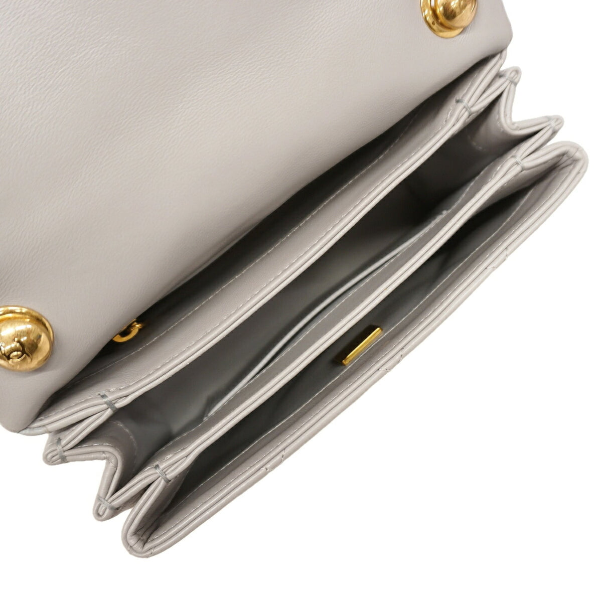 Chanel Gray Leather Shoulder Bag (Pre-Owned)