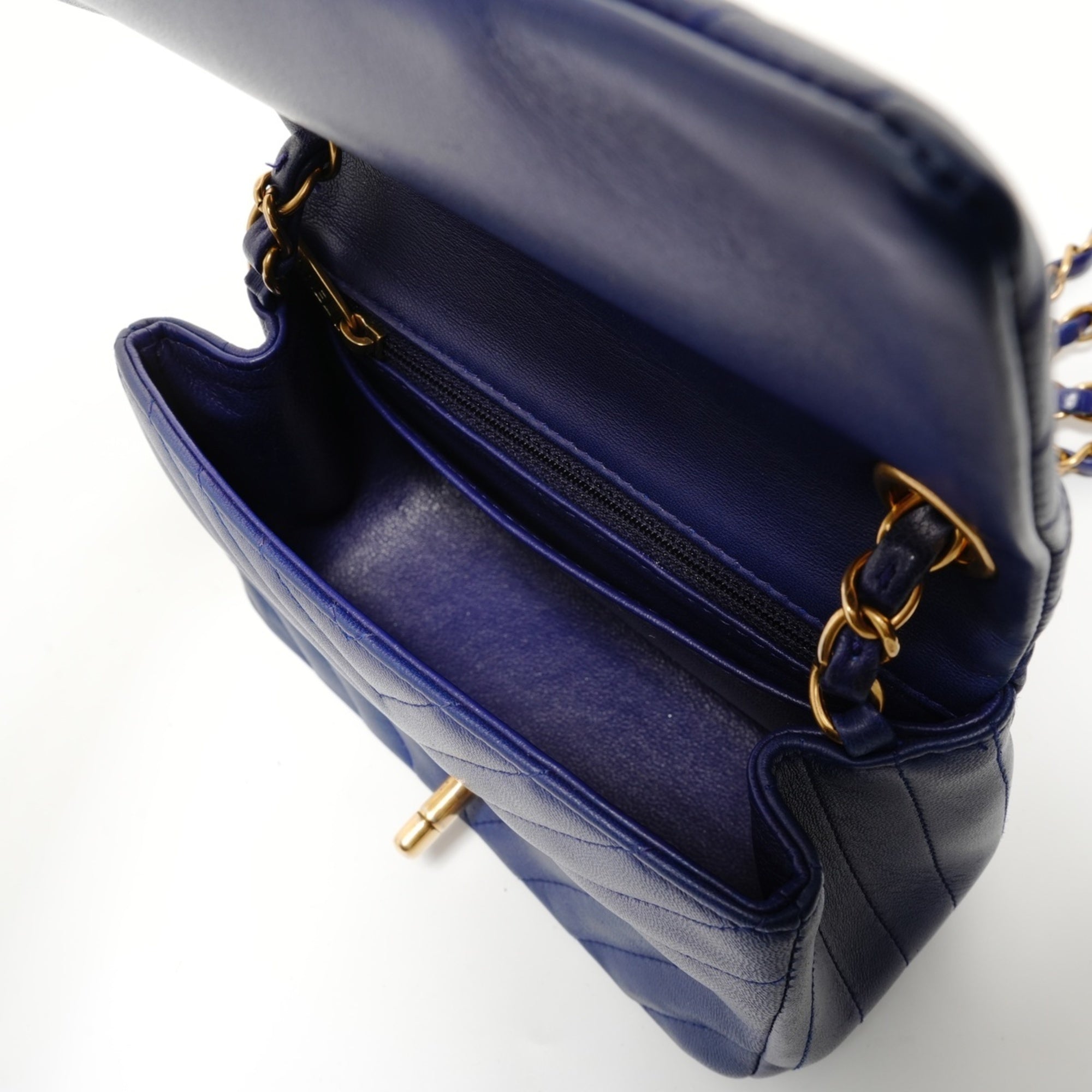 Chanel Blue Leather Shoulder Bag (Pre-Owned)