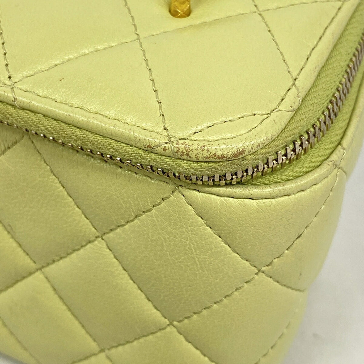Chanel Lime Green Leather Shoulder Bag (Pre-Owned)