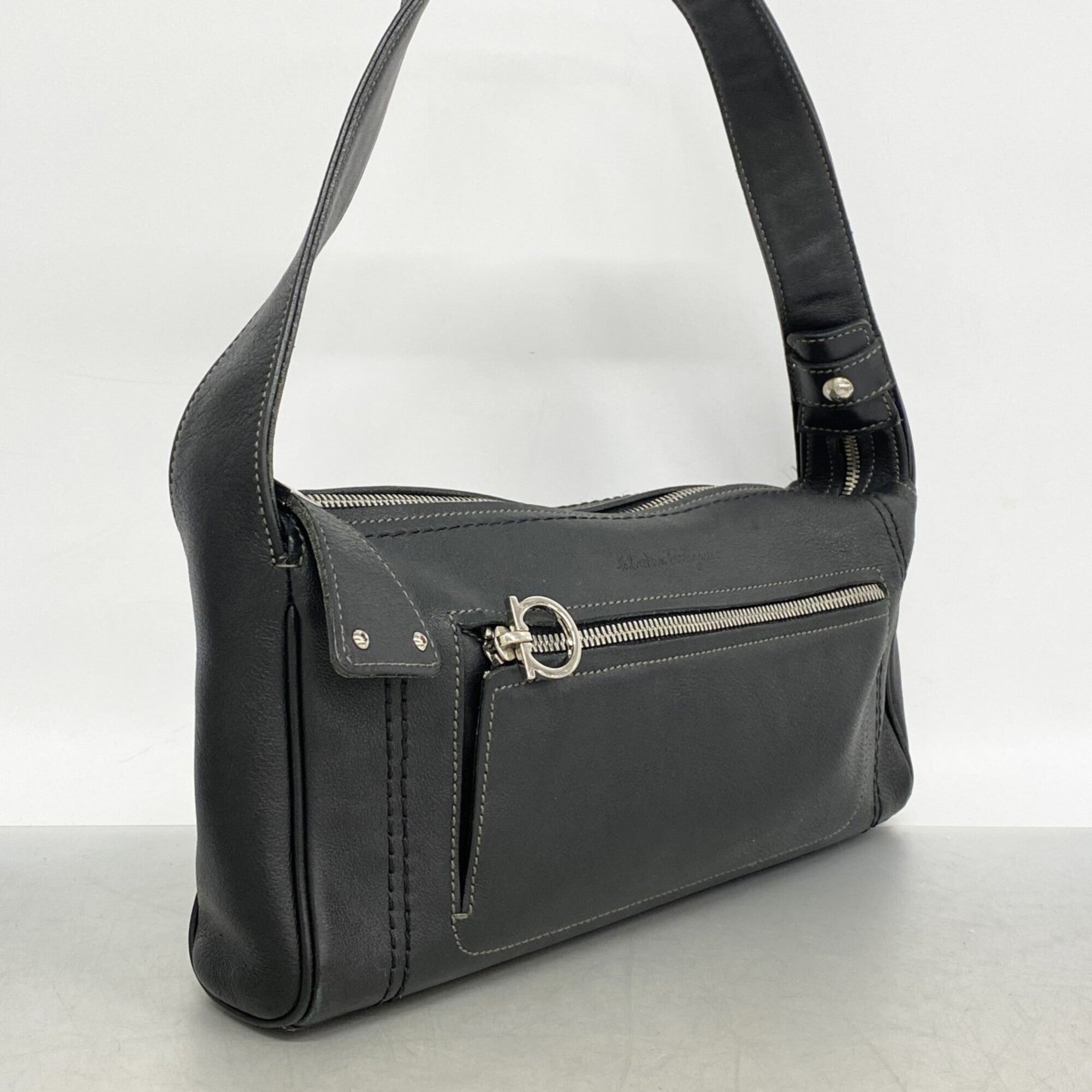 Salvatore Ferragamo Black Leather Handbag (Pre-Owned)