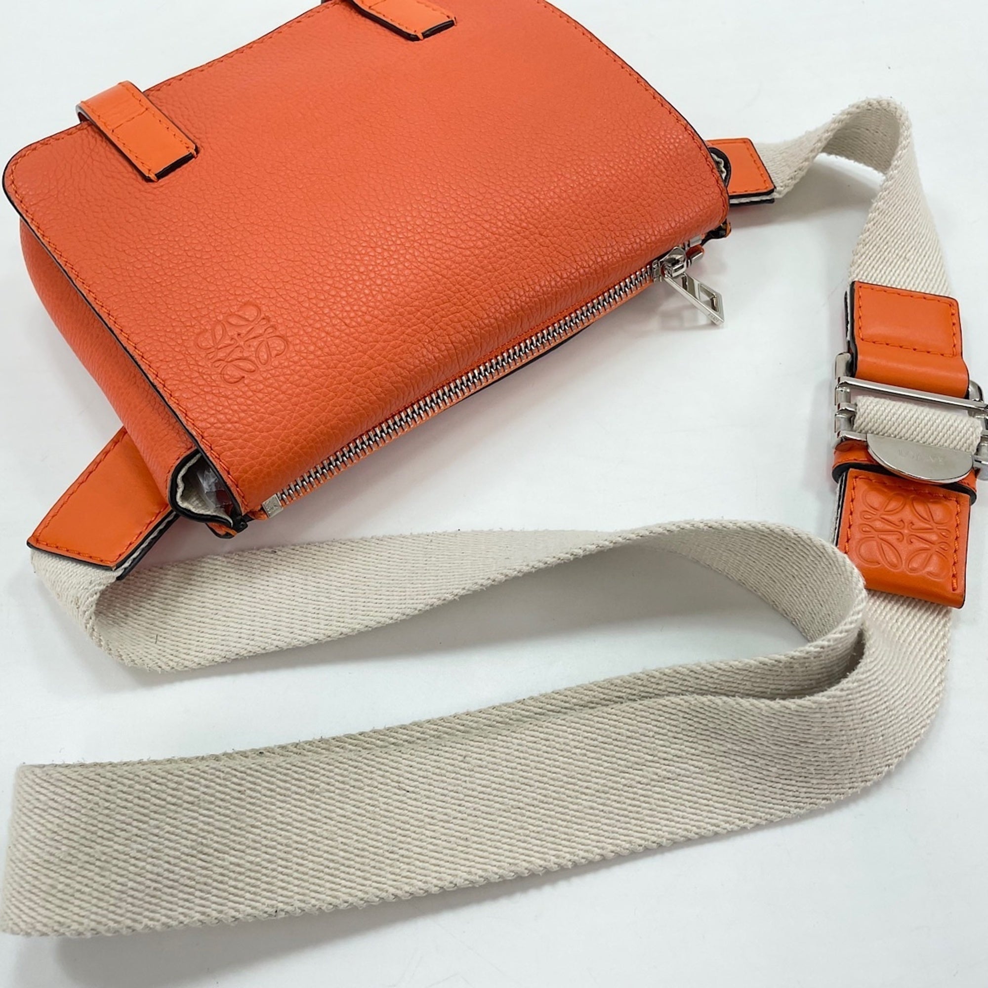 Loewe Orange Leather Shoulder Bag (Pre-Owned)