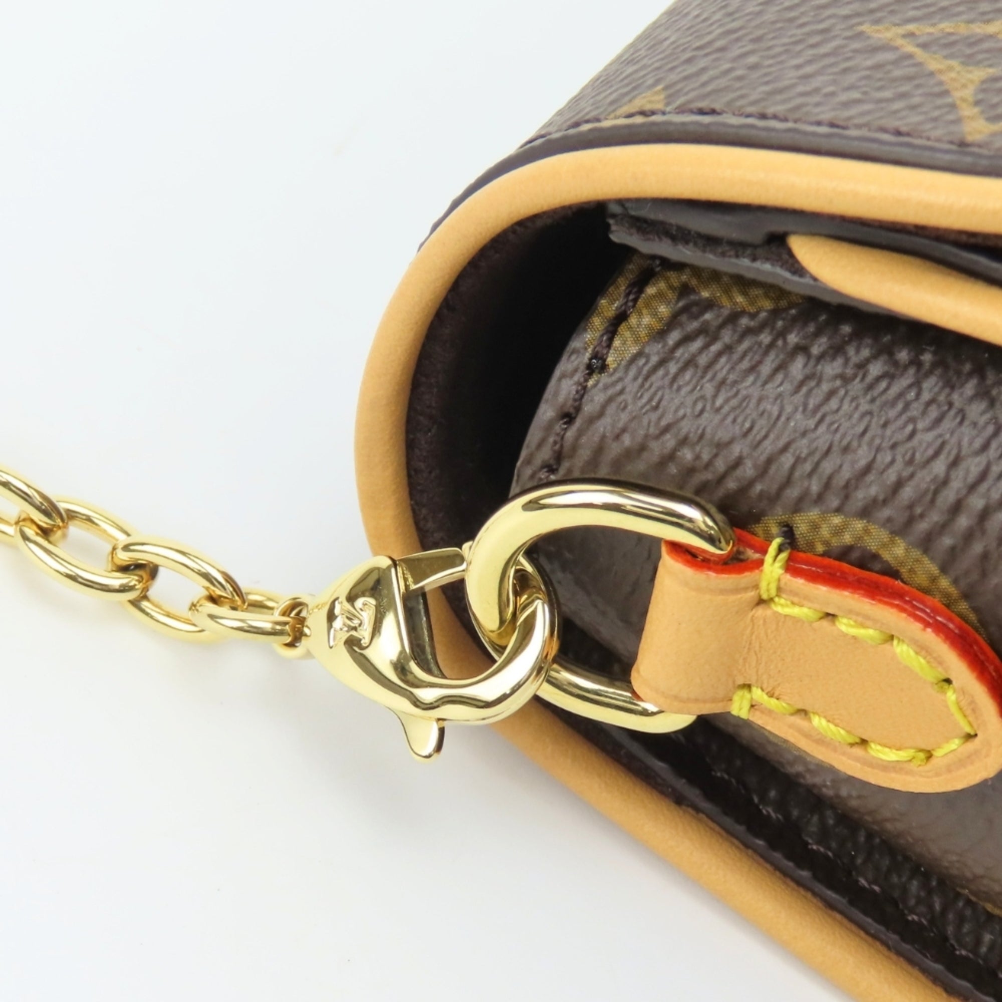 Louis Vuitton Monogram Brown Monogram Pochette Shoulder Bag (Pre-Owned)