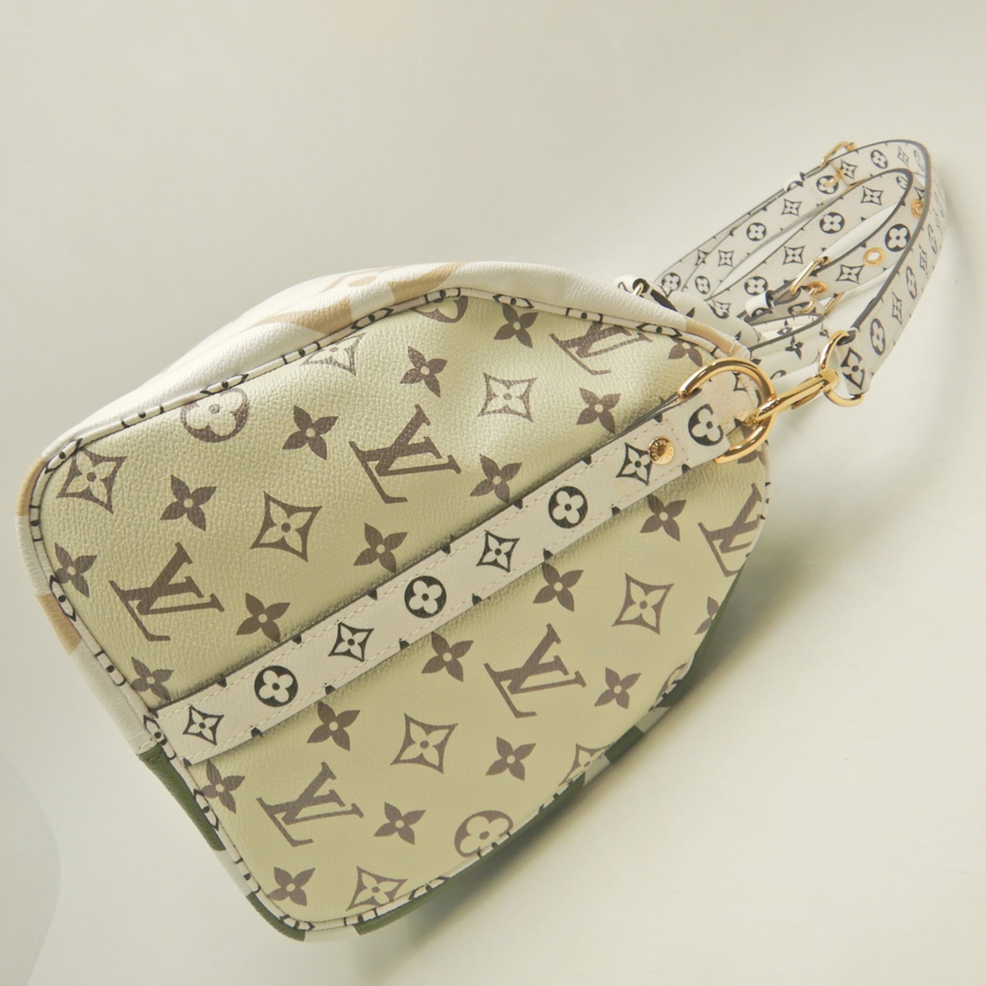Louis Vuitton Beige Khaki White Coated Canvas Handbag (Pre-Owned)