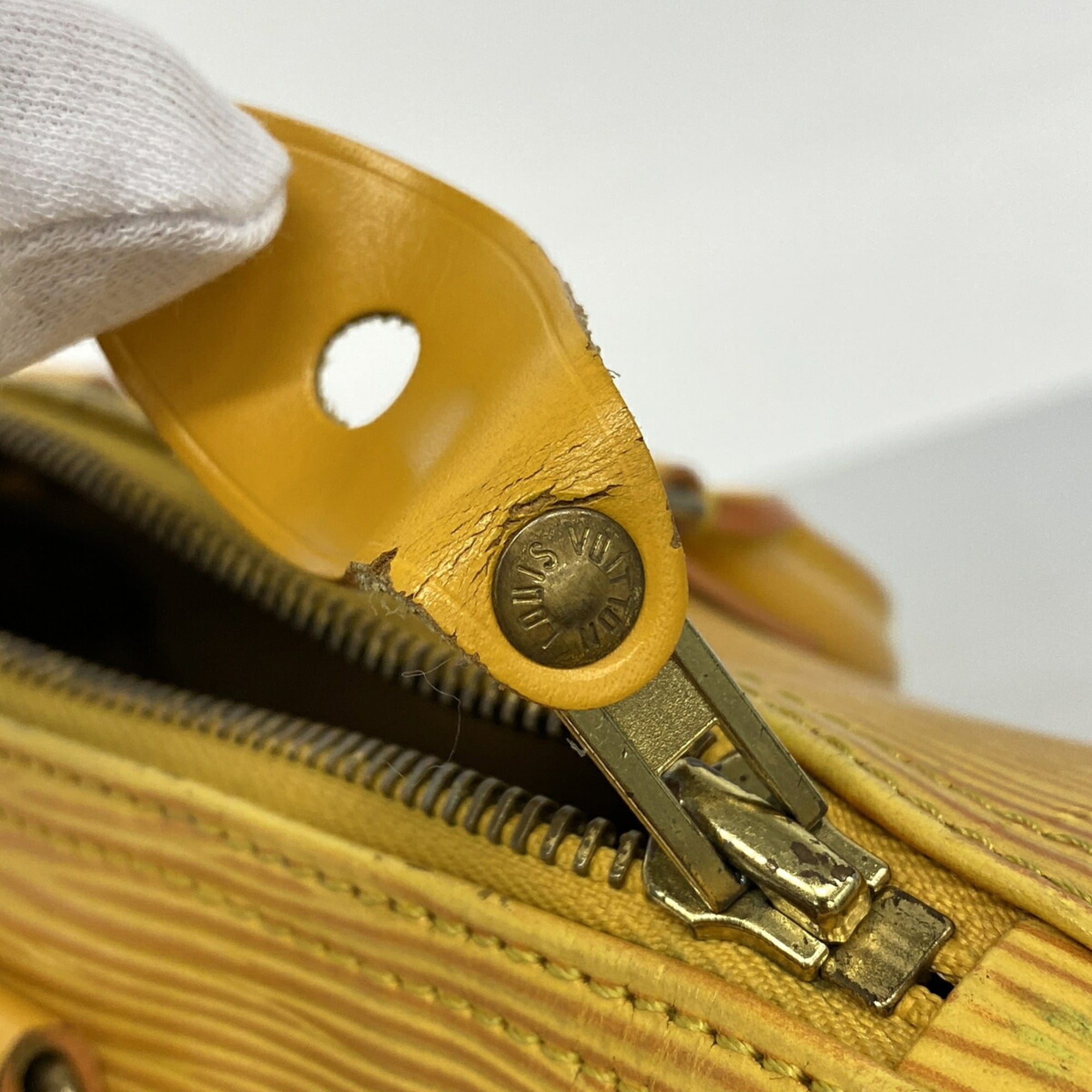 Louis Vuitton Jaune Handbag (Pre-Owned)