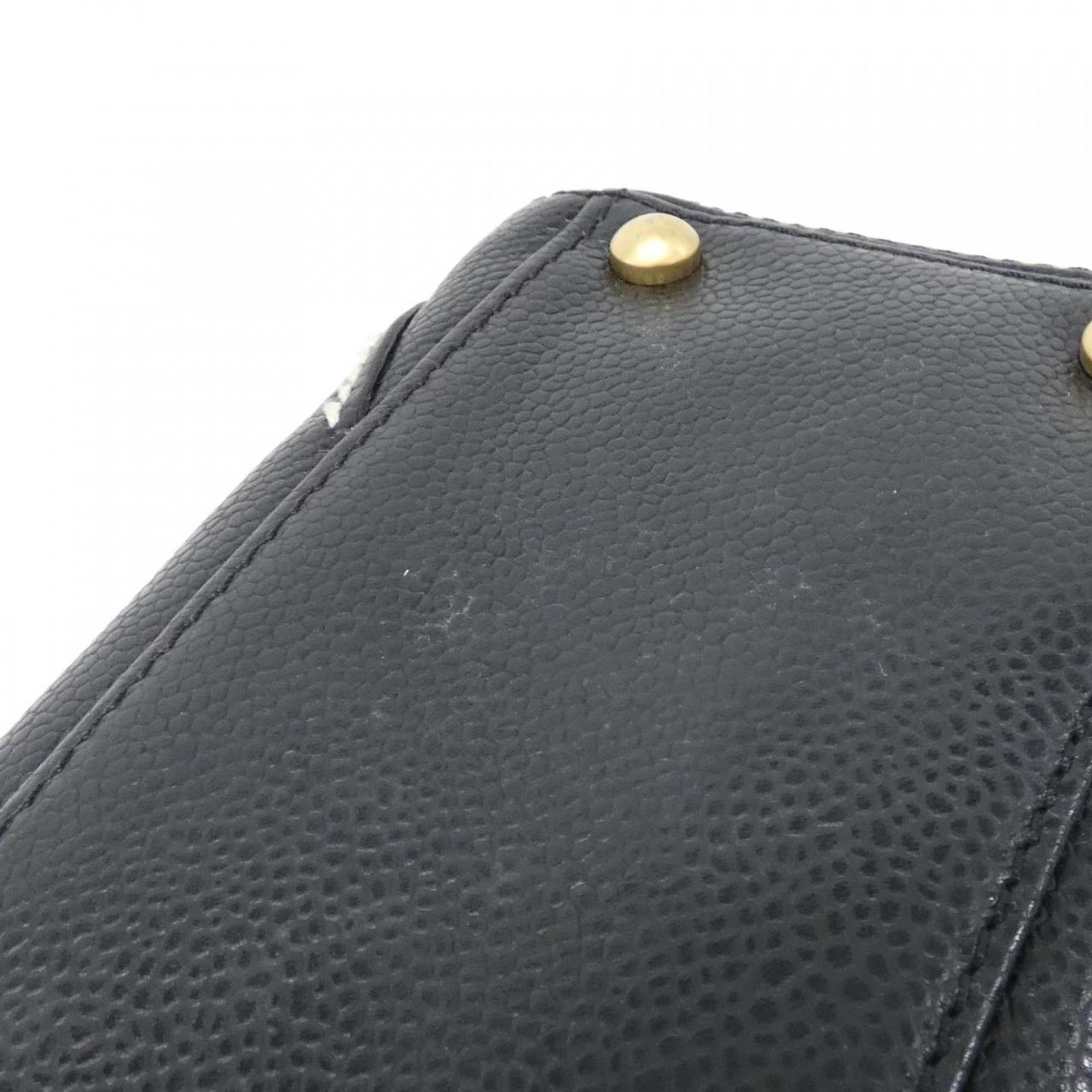 Chanel Black Grained Calfskin Shoulder Bag (Pre-Owned)