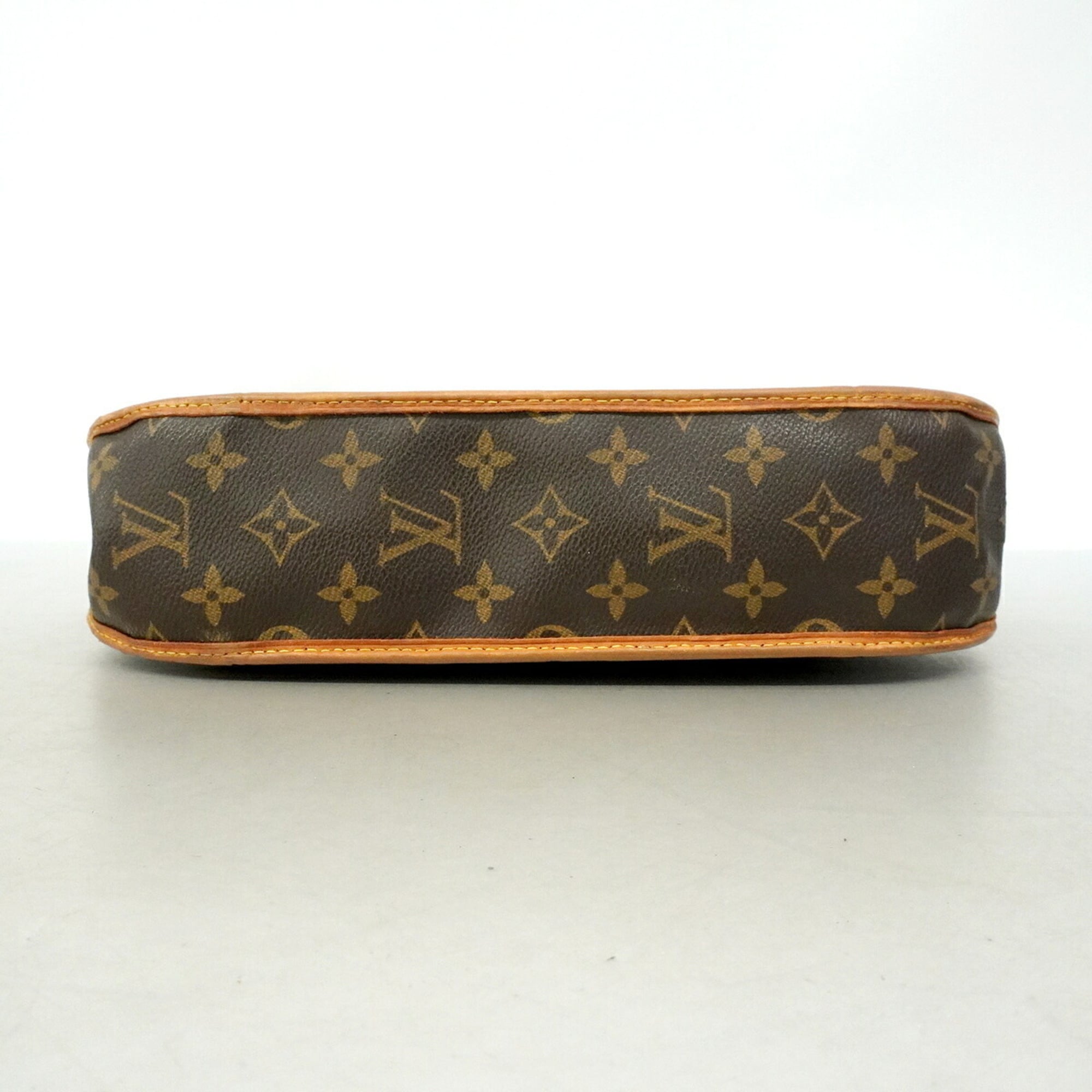 Louis Vuitton Vert Shoulder Bag (Pre-Owned)