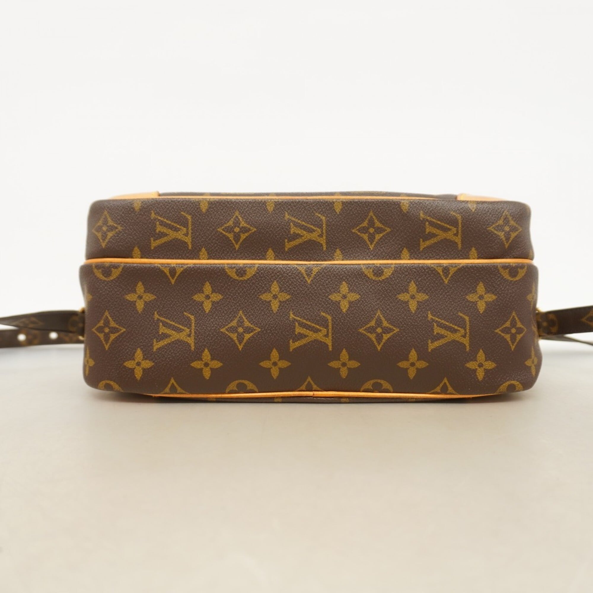 Louis Vuitton Brown Shoulder Bag (Pre-Owned)