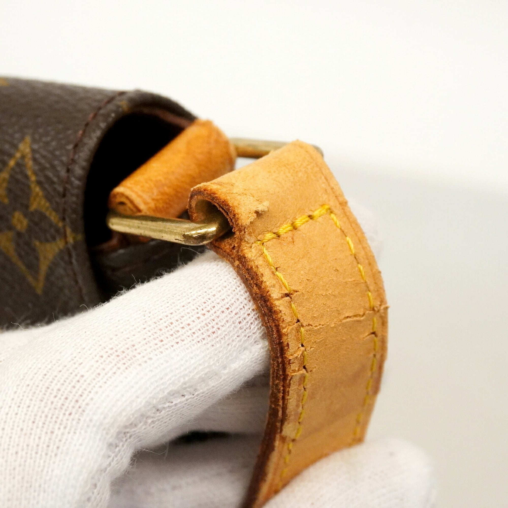 Louis Vuitton Brown Shoulder Bag (Pre-Owned)