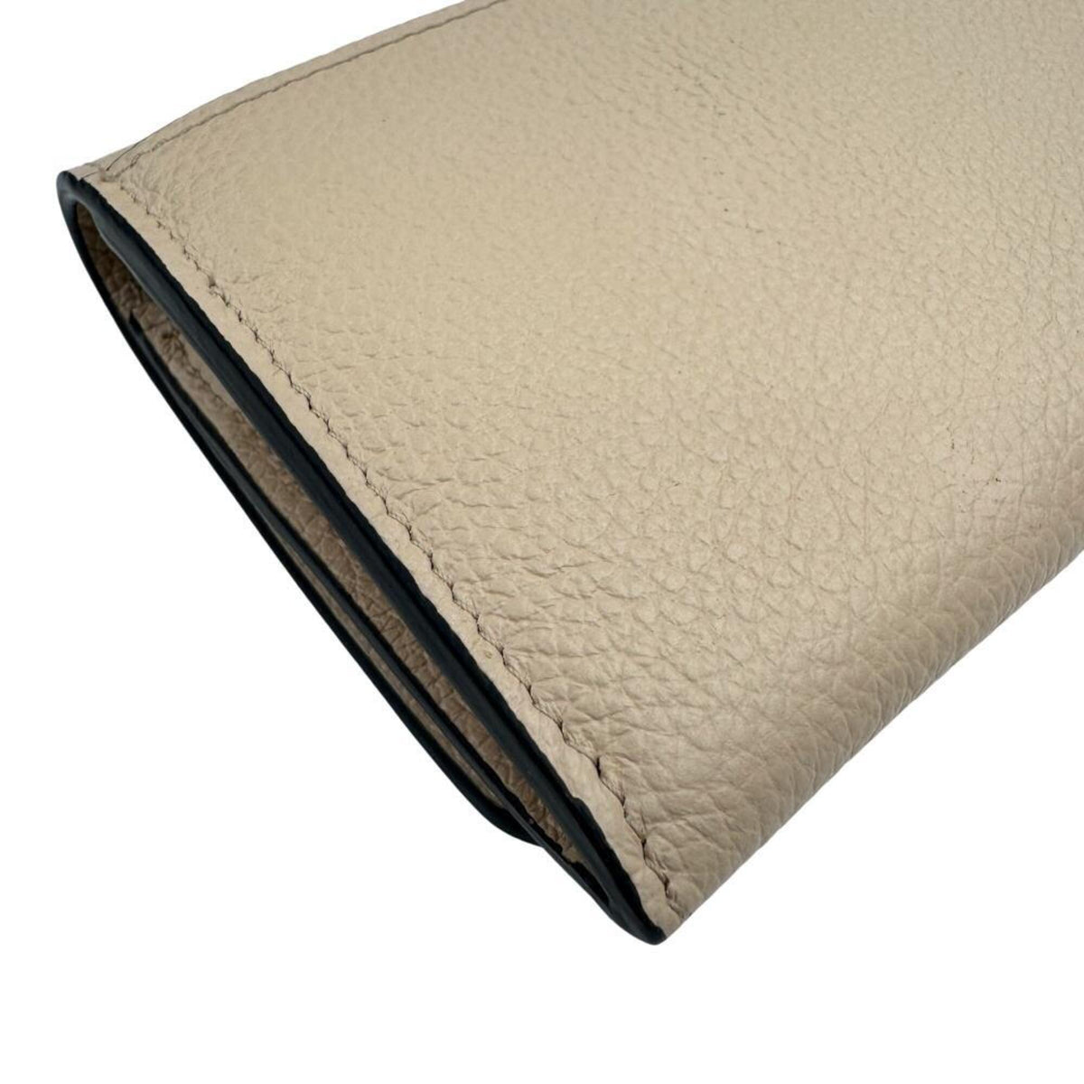 Chloé Beige Leather Long Wallet (Bi-Fold) (Pre-Owned)