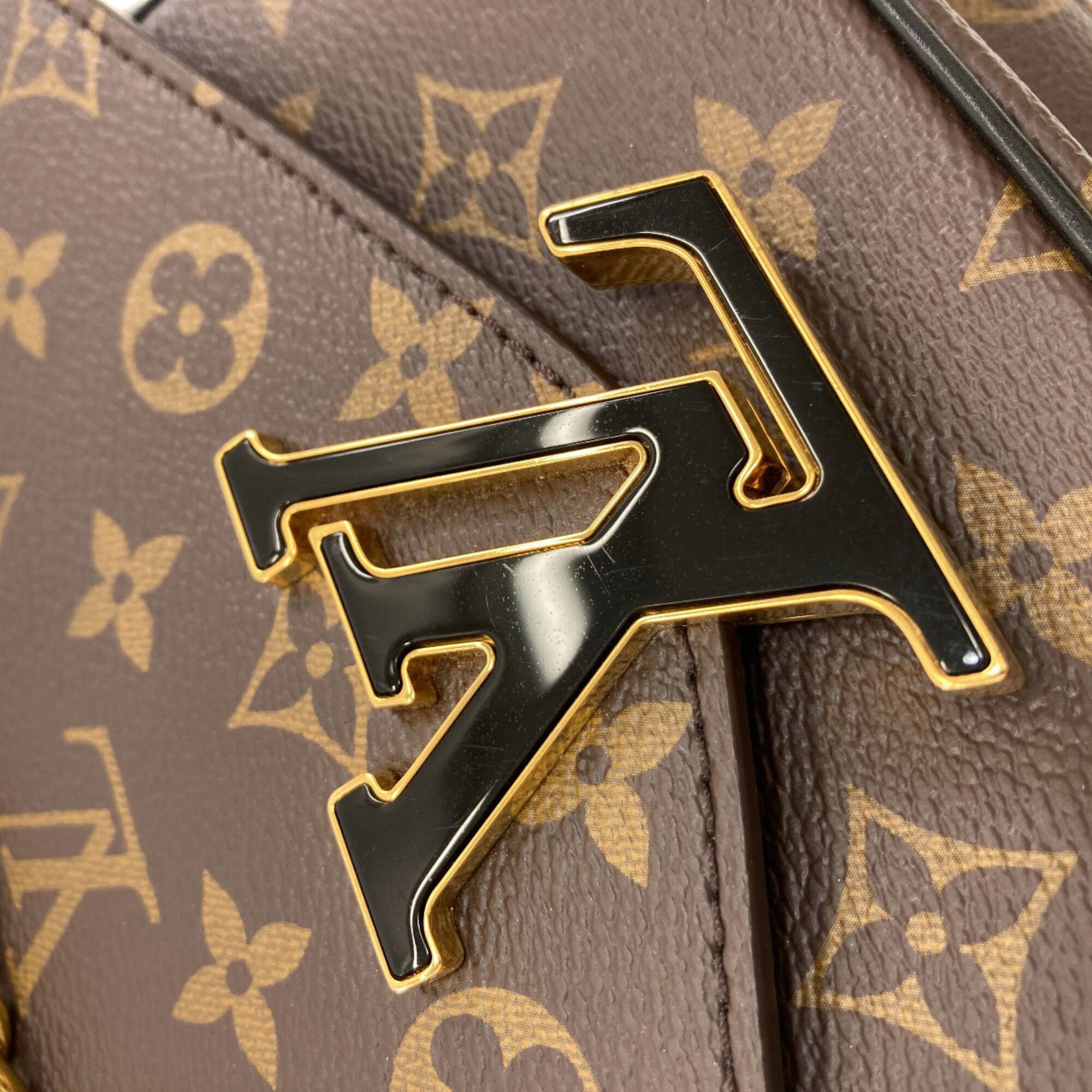 Louis Vuitton Monogram Monogram Canvas Shoulder Bag (Pre-Owned)