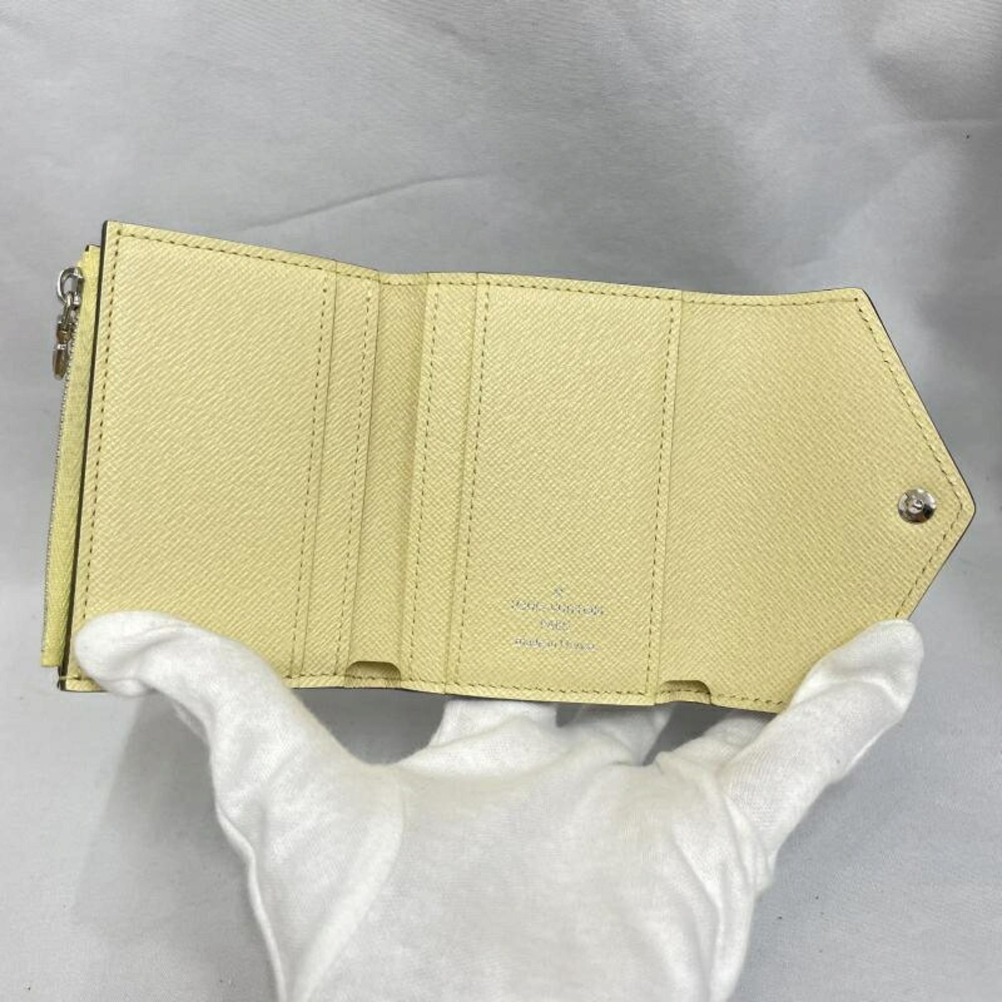 Louis Vuitton Monogram Leather Wallet (Bi-Fold) (Pre-Owned)