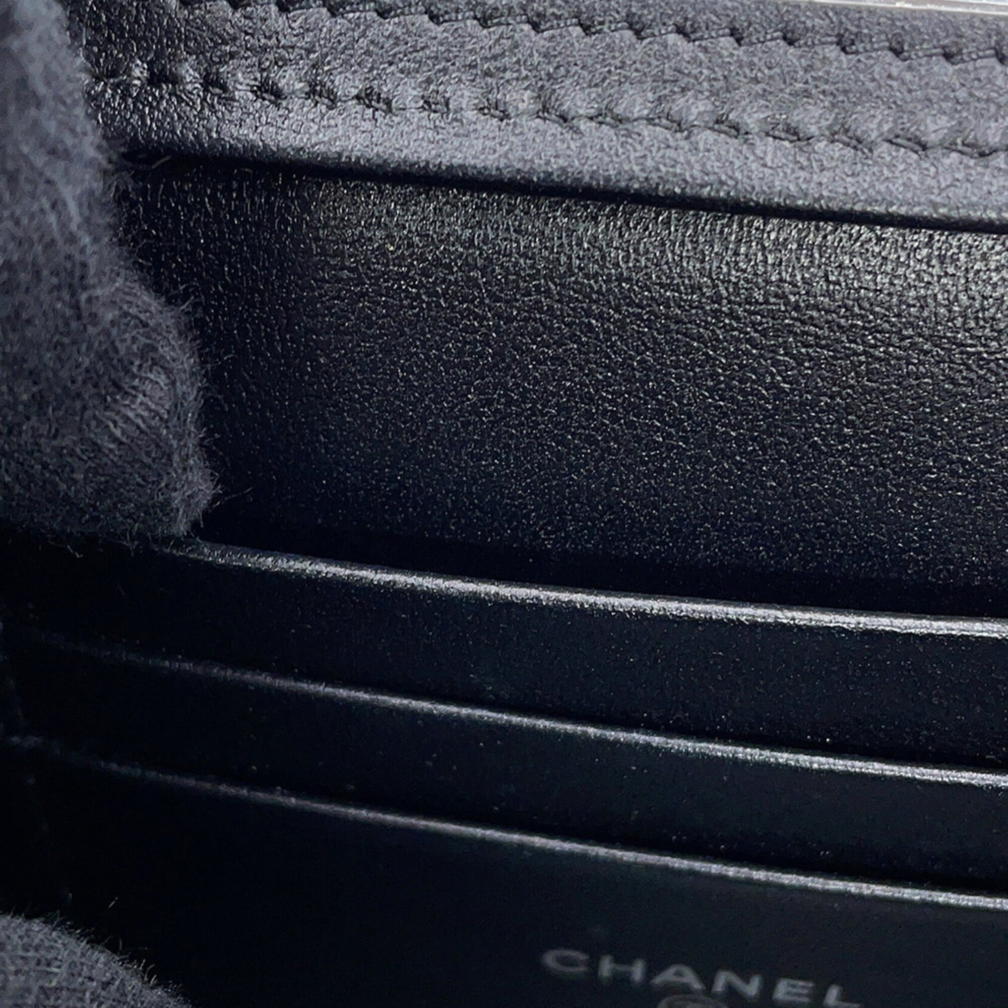 Chanel Black Quilting Handbag Shoulder Bag (Pre-Owned)