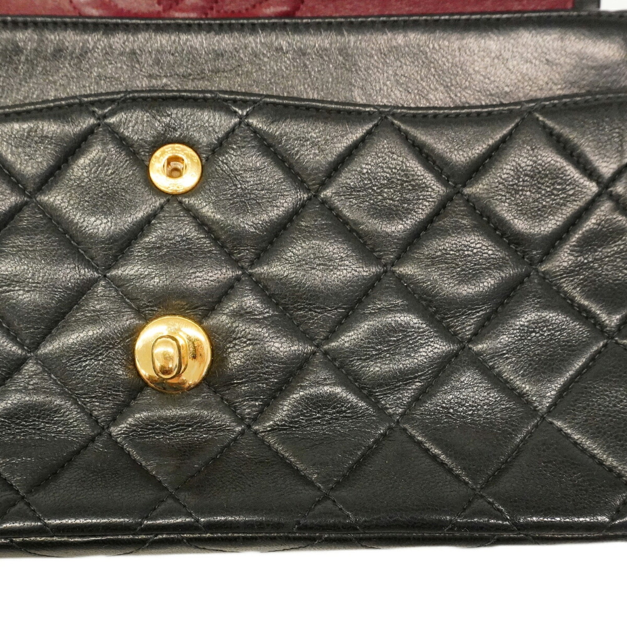 Chanel Black Leather Shoulder Bag (Pre-Owned)