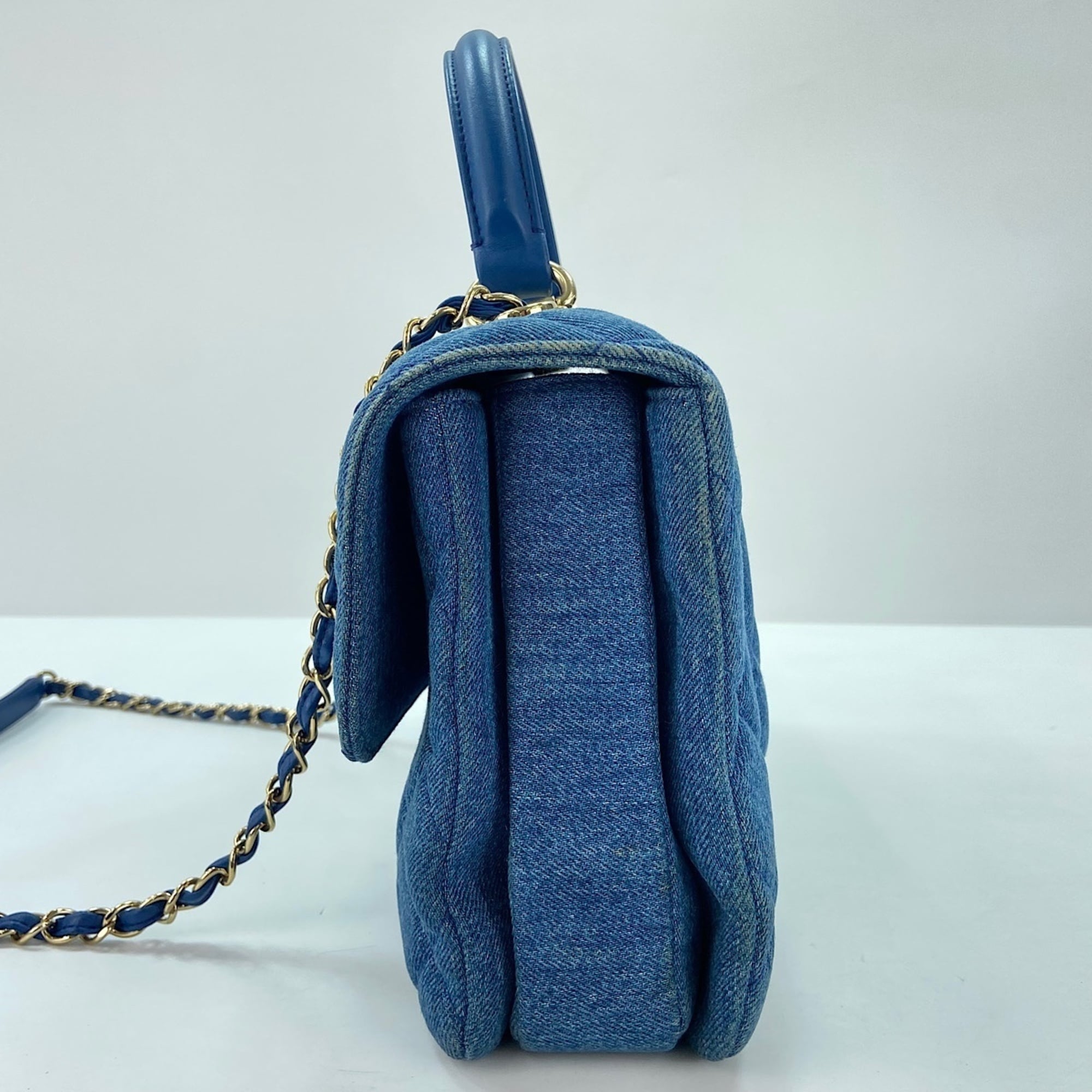 Chanel Blue Denim Handbag (Pre-Owned)