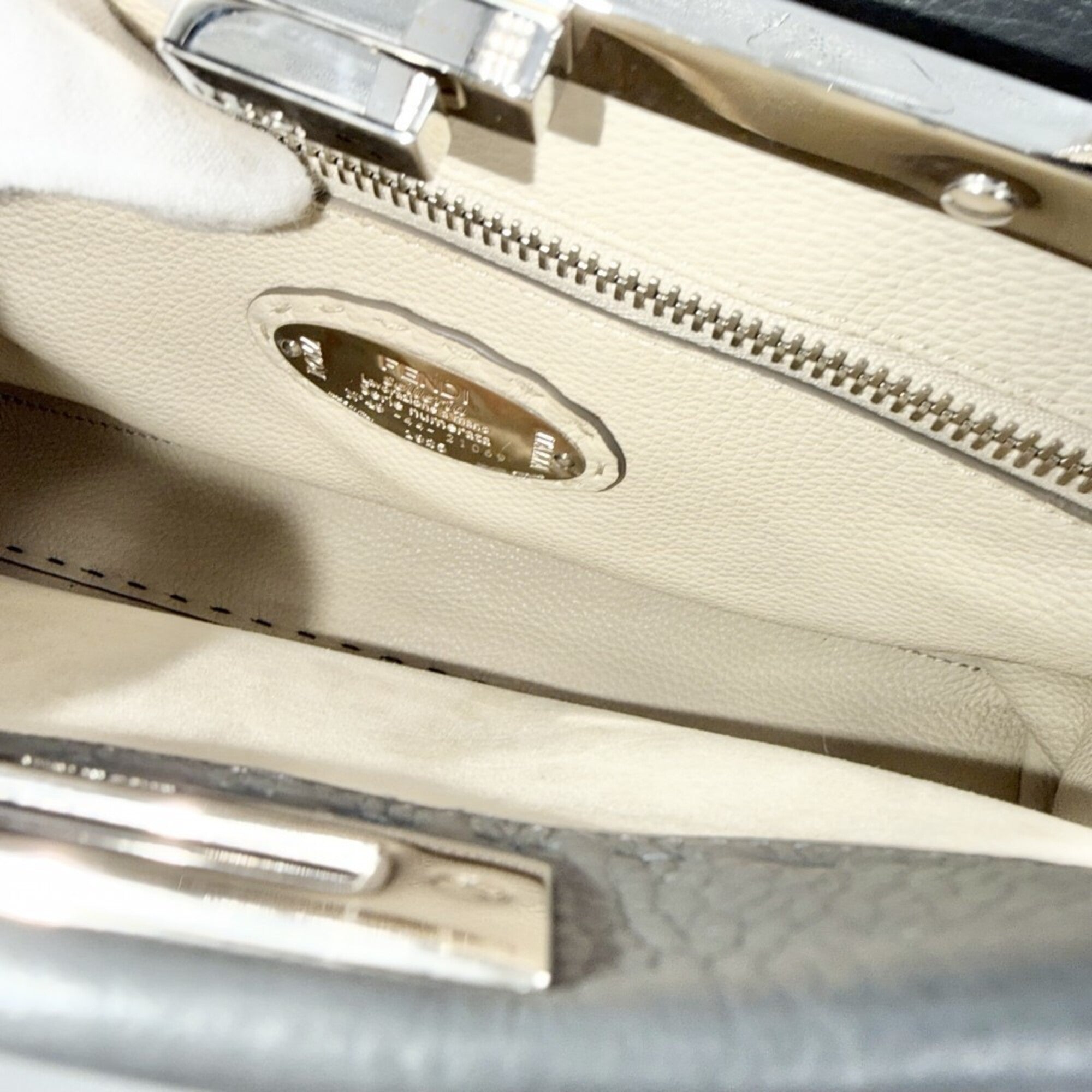 Fendi Peekaboo Gray Leather Handbag Shoulder Bag (Pre-Owned)