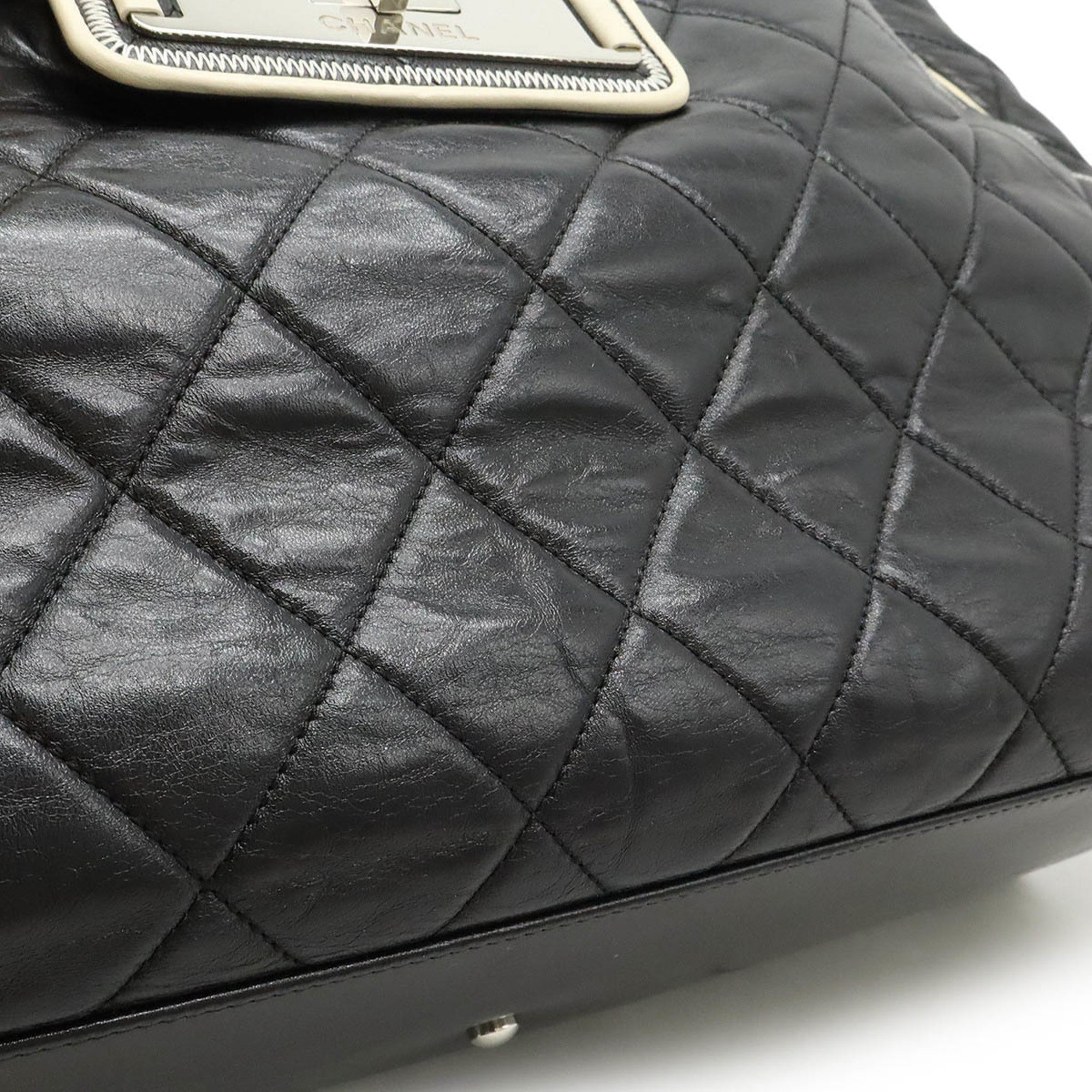 Chanel Black White Leather Tote Bag (Pre-Owned)