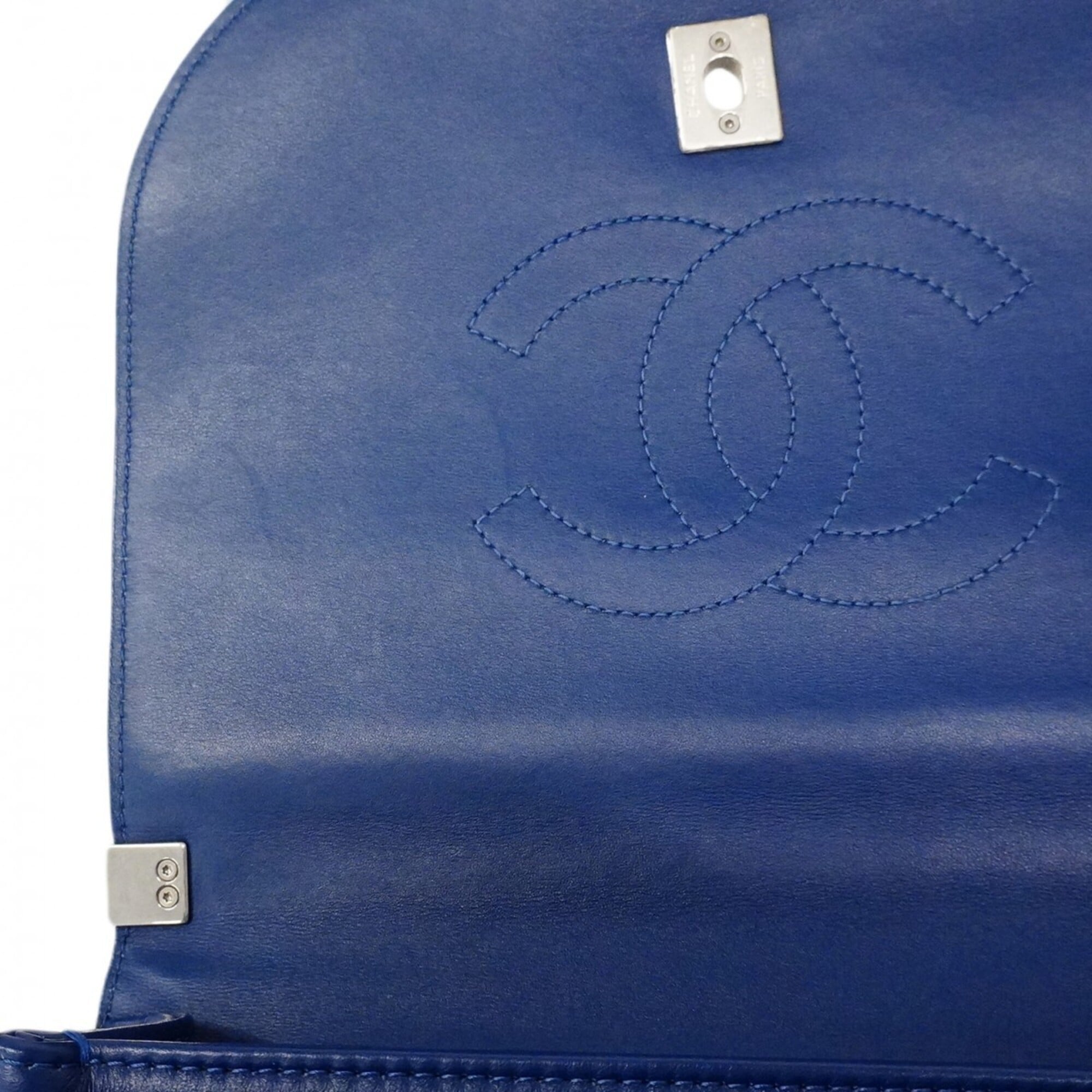 Chanel Blue Leather Shoulder Bag (Pre-Owned)