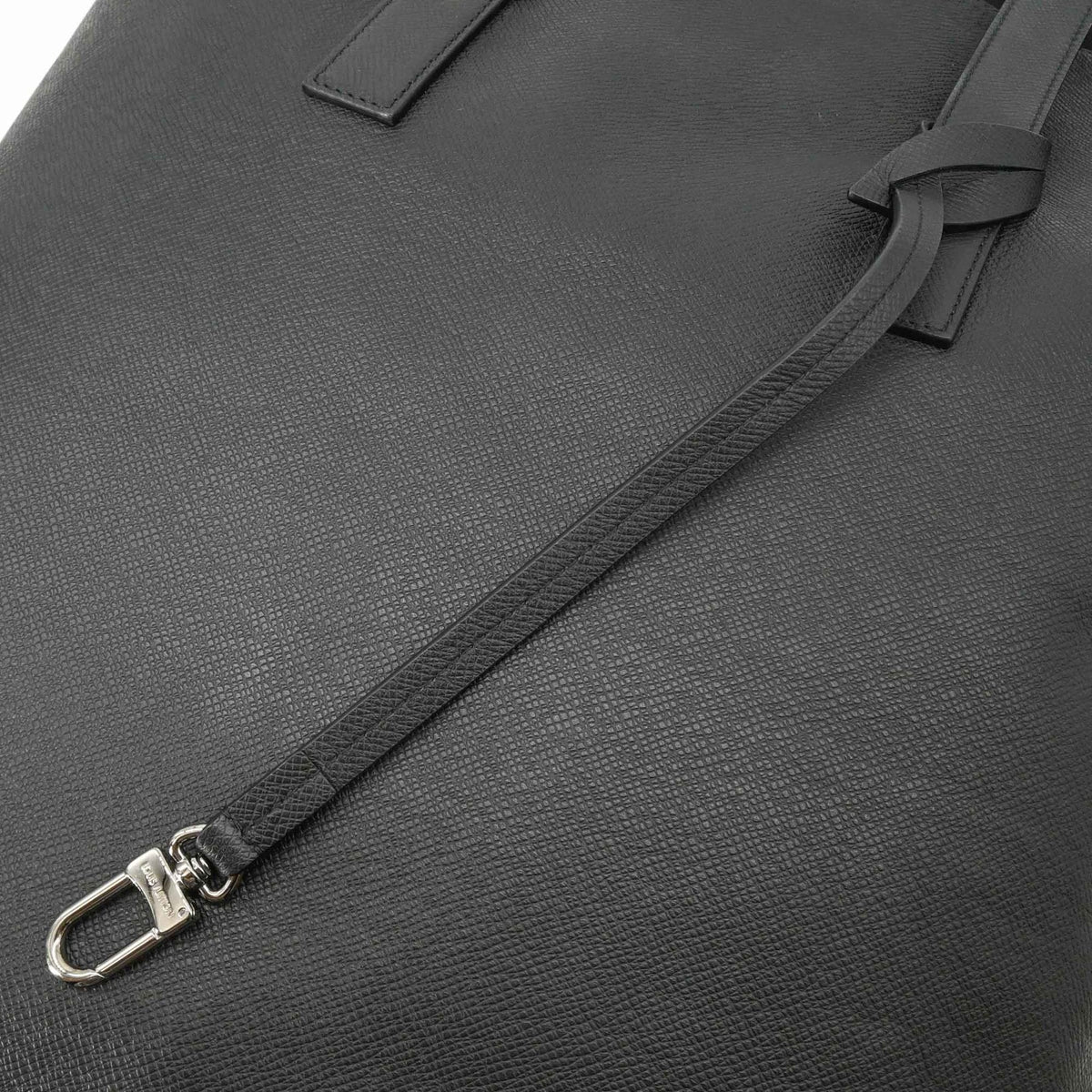 Louis Vuitton Black Taiga Leather Leather Pouch Tote Bag (Pre-Owned)