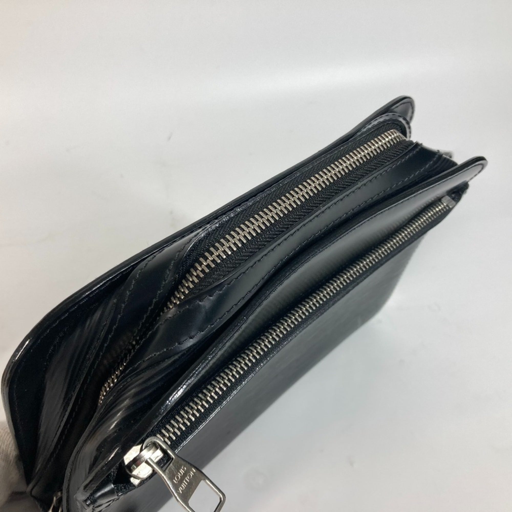 Louis Vuitton Black Noir Epi Leather Clutch Bag (Pre-Owned)