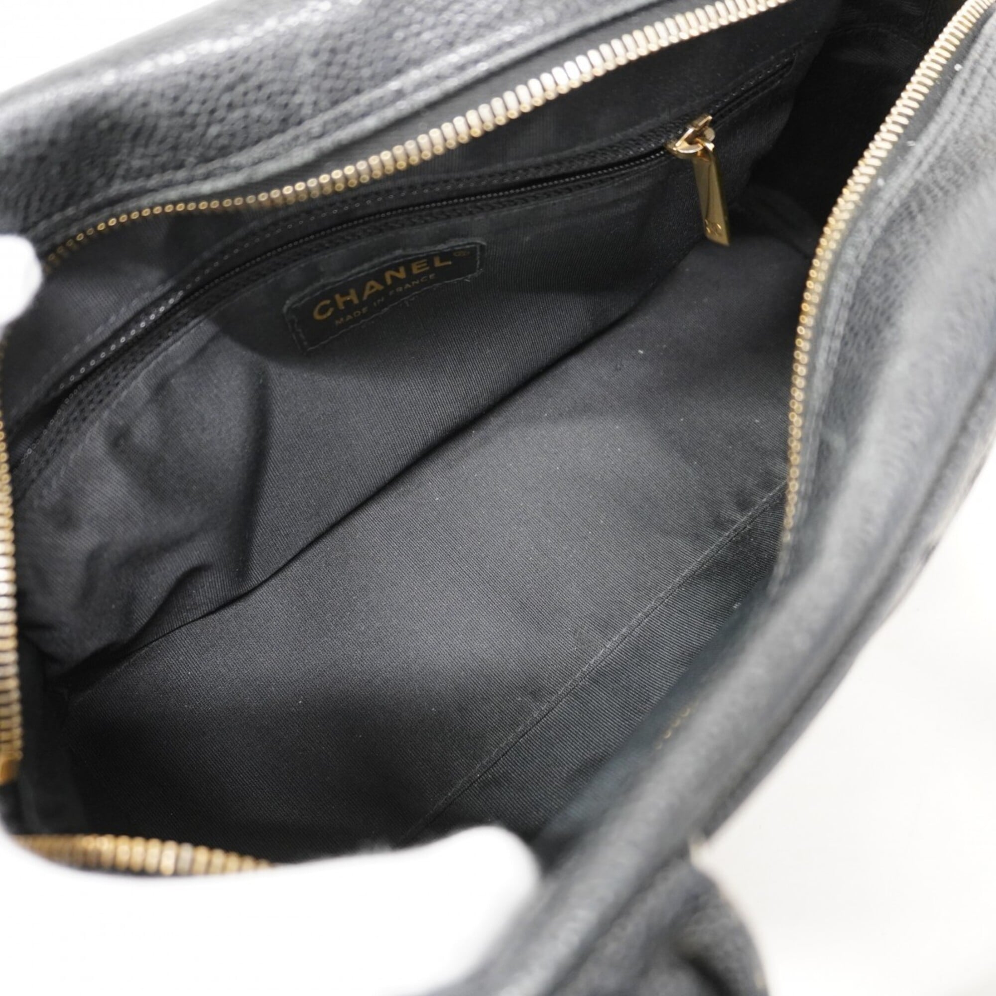Chanel Black Grained Calfskin Handbag (Pre-Owned)