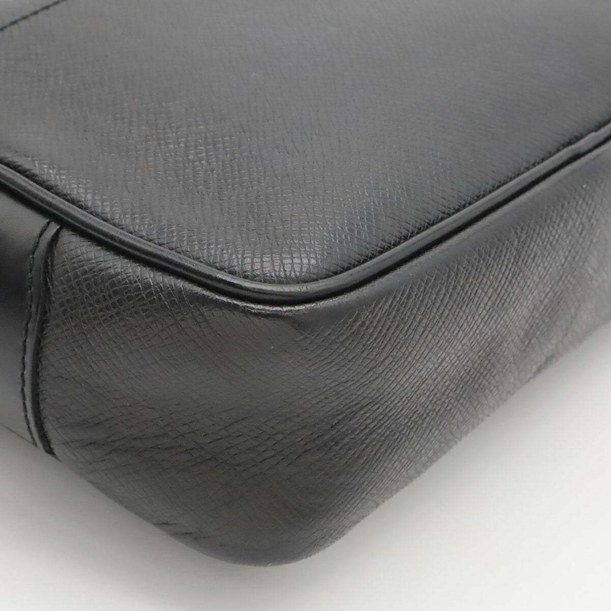 Louis Vuitton Black Leather Clutch Bag Handbag (Pre-Owned)