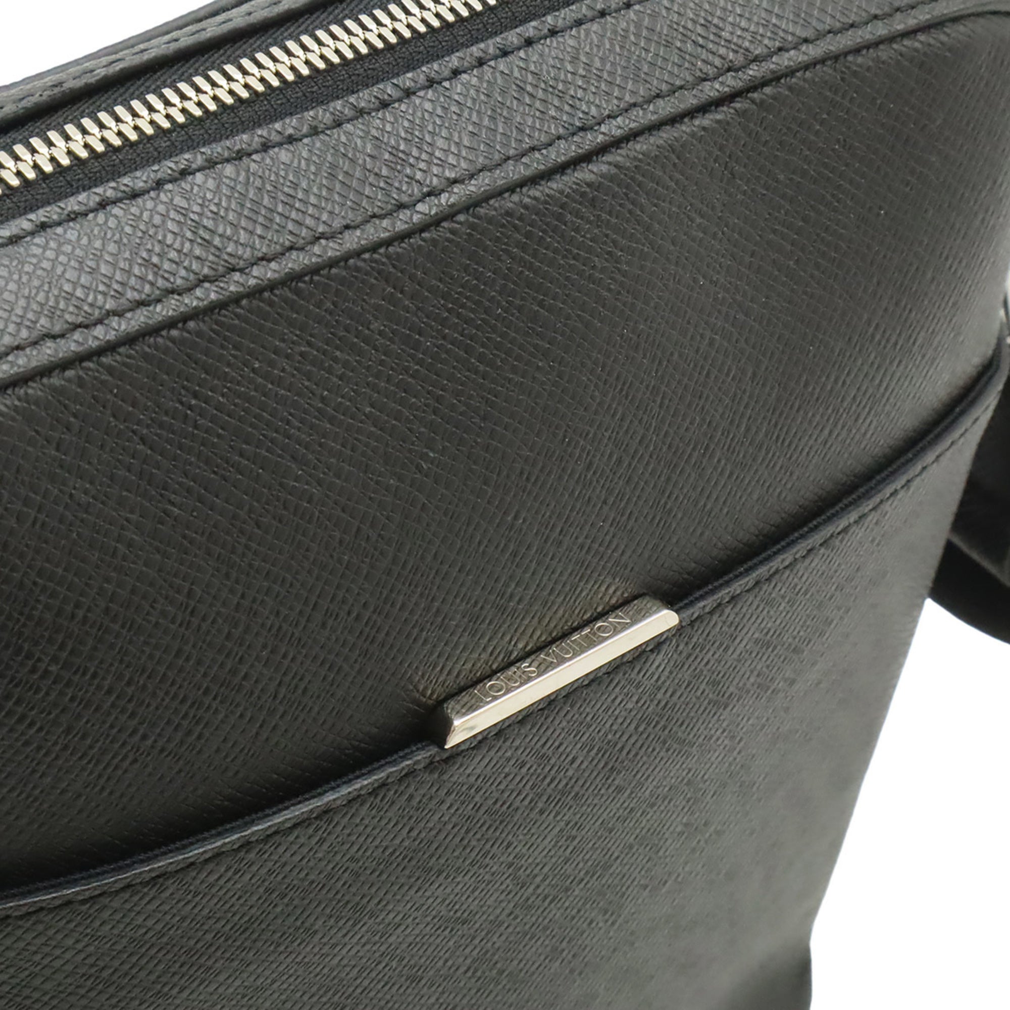 Louis Vuitton Ardoise Black Leather Pochette Shoulder Bag (Pre-Owned)