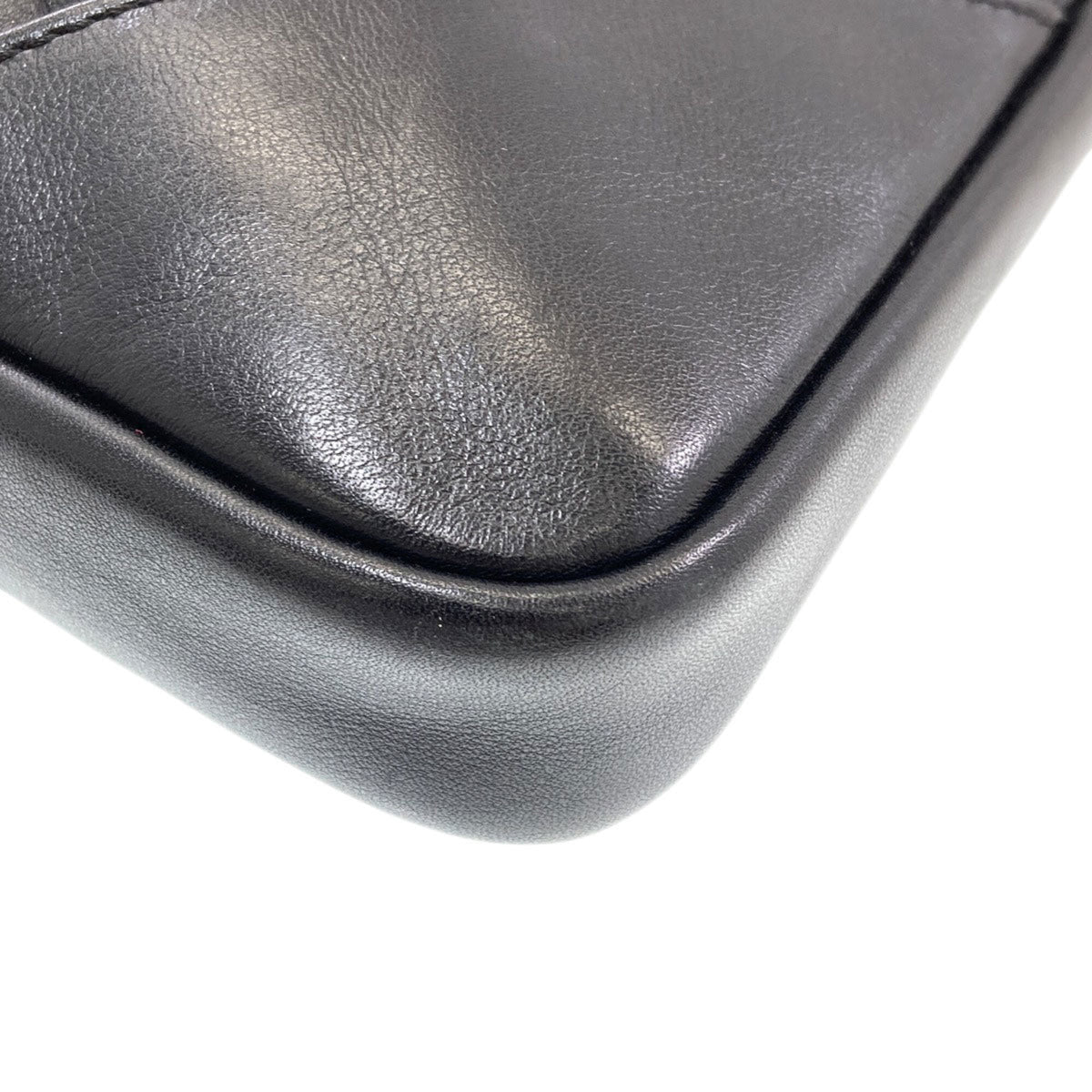 Chanel Black Leather Shoulder Bag (Pre-Owned)