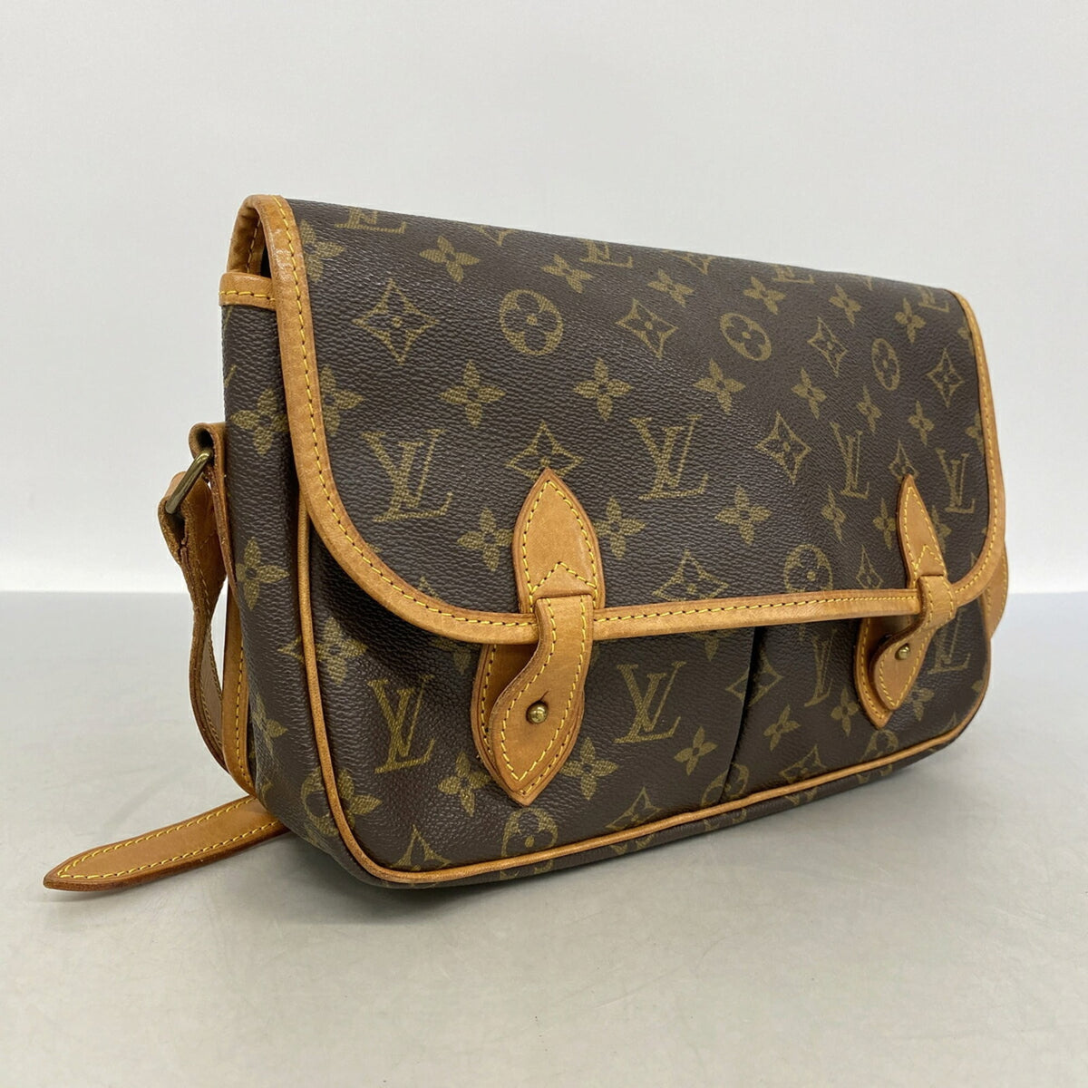 Louis Vuitton Brown Shoulder Bag (Pre-Owned)