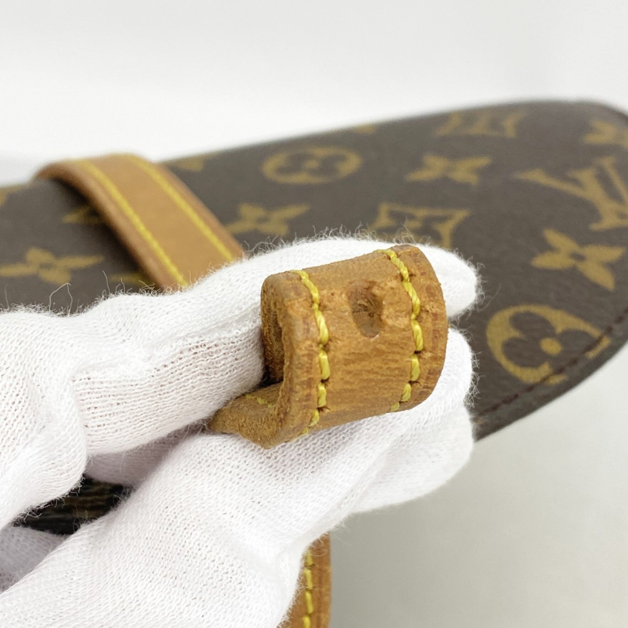Louis Vuitton Brown Shoulder Bag (Pre-Owned)