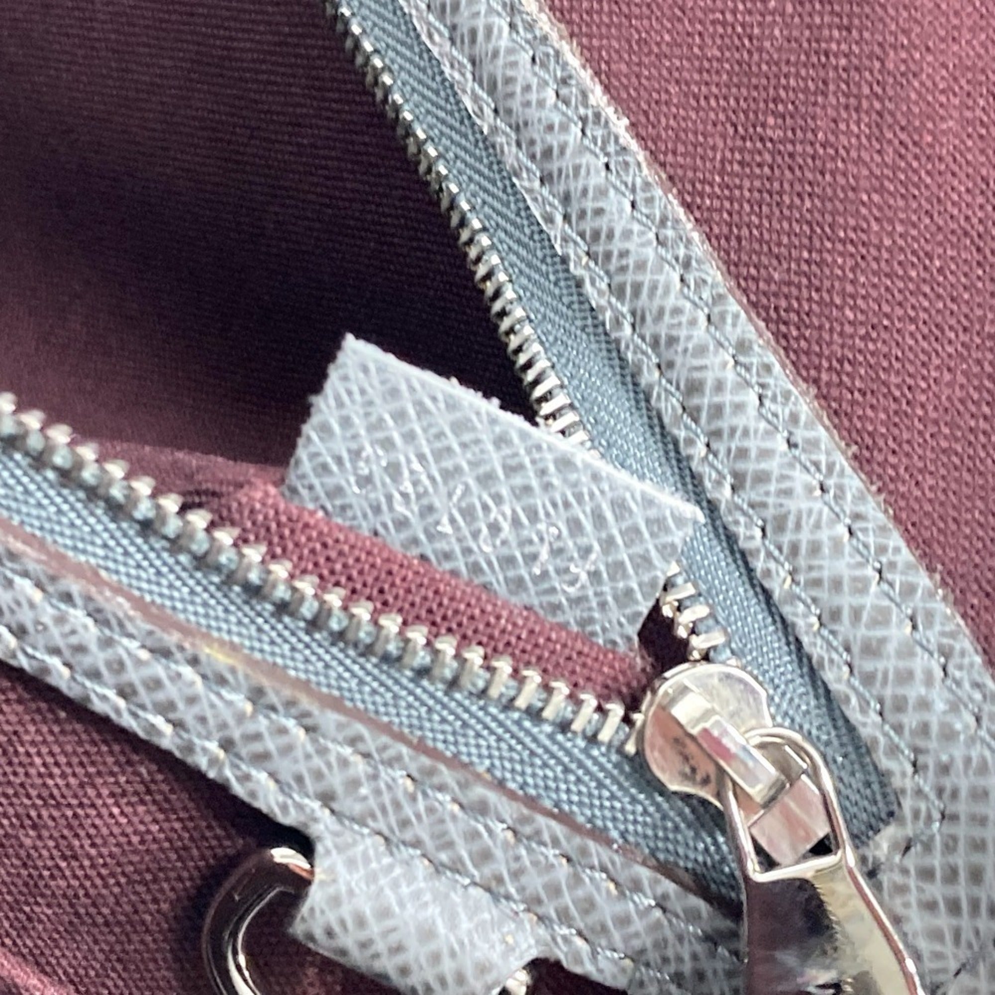 Louis Vuitton Glacier Gray Taiga Leather Handbag Tote Bag (Pre-Owned)