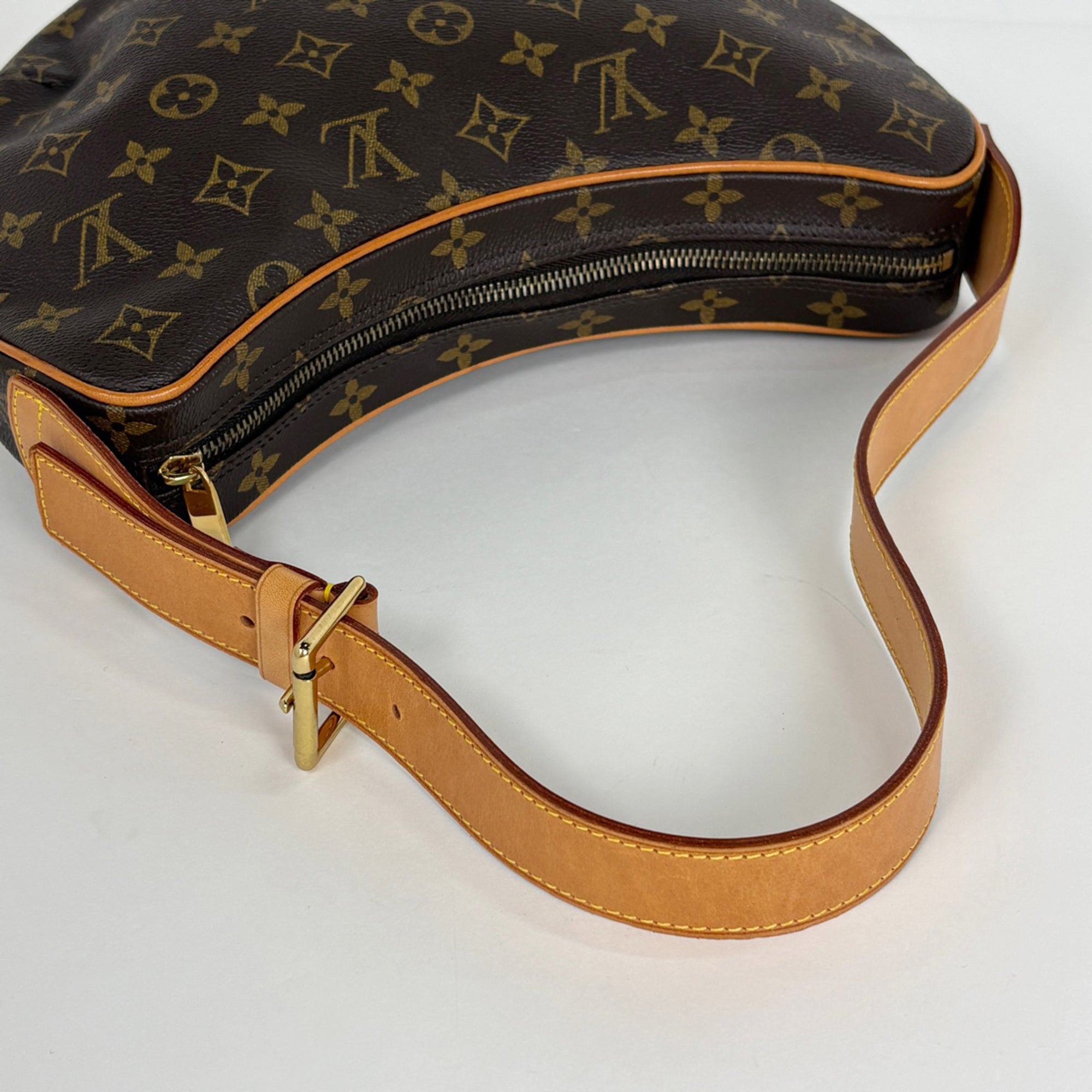 Louis Vuitton Brown Monogram Monogram Shoulder Bag (Pre-Owned)
