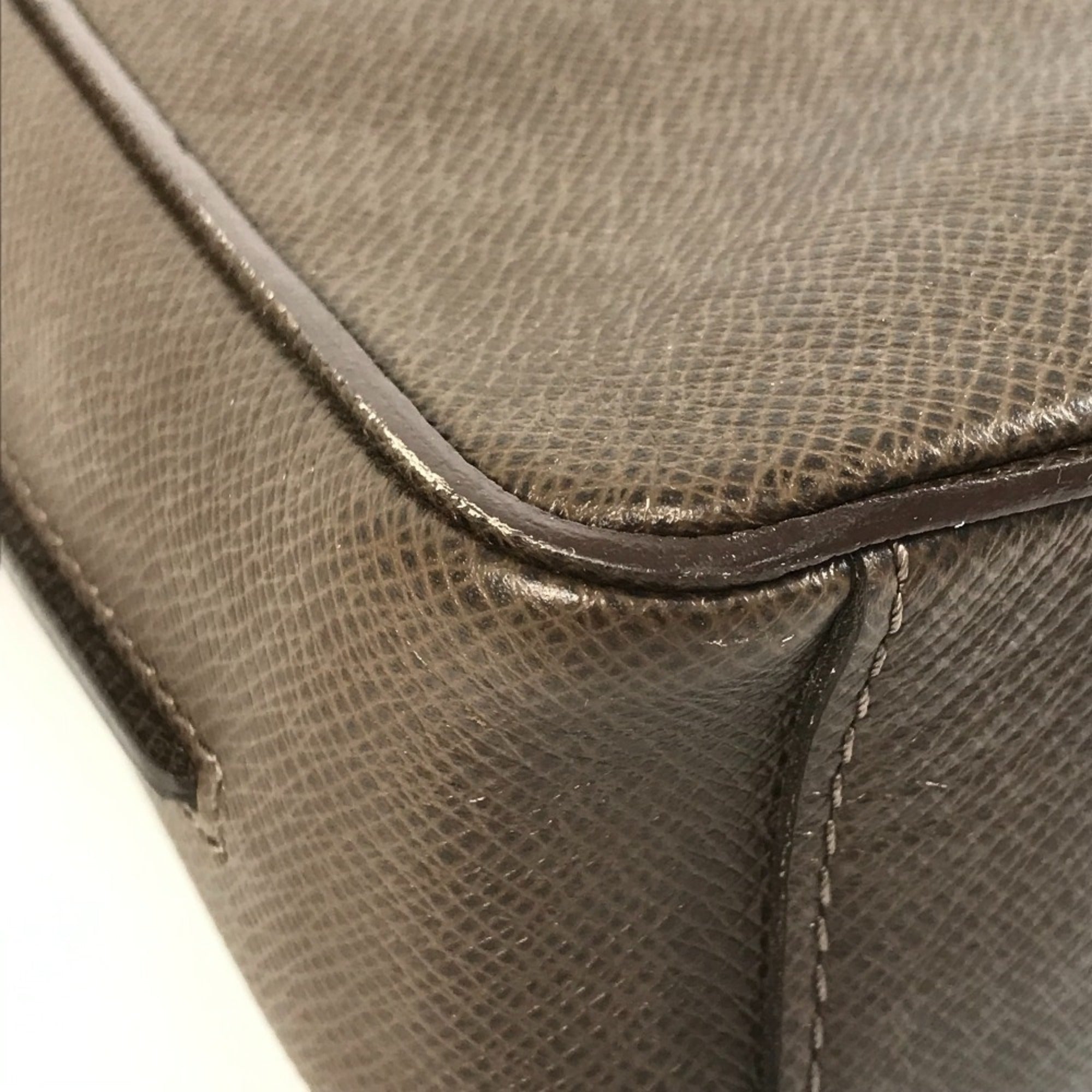 Louis Vuitton Taiga Brown Taiga Leather Messenger Bag Shoulder Bag (Pre-Owned)