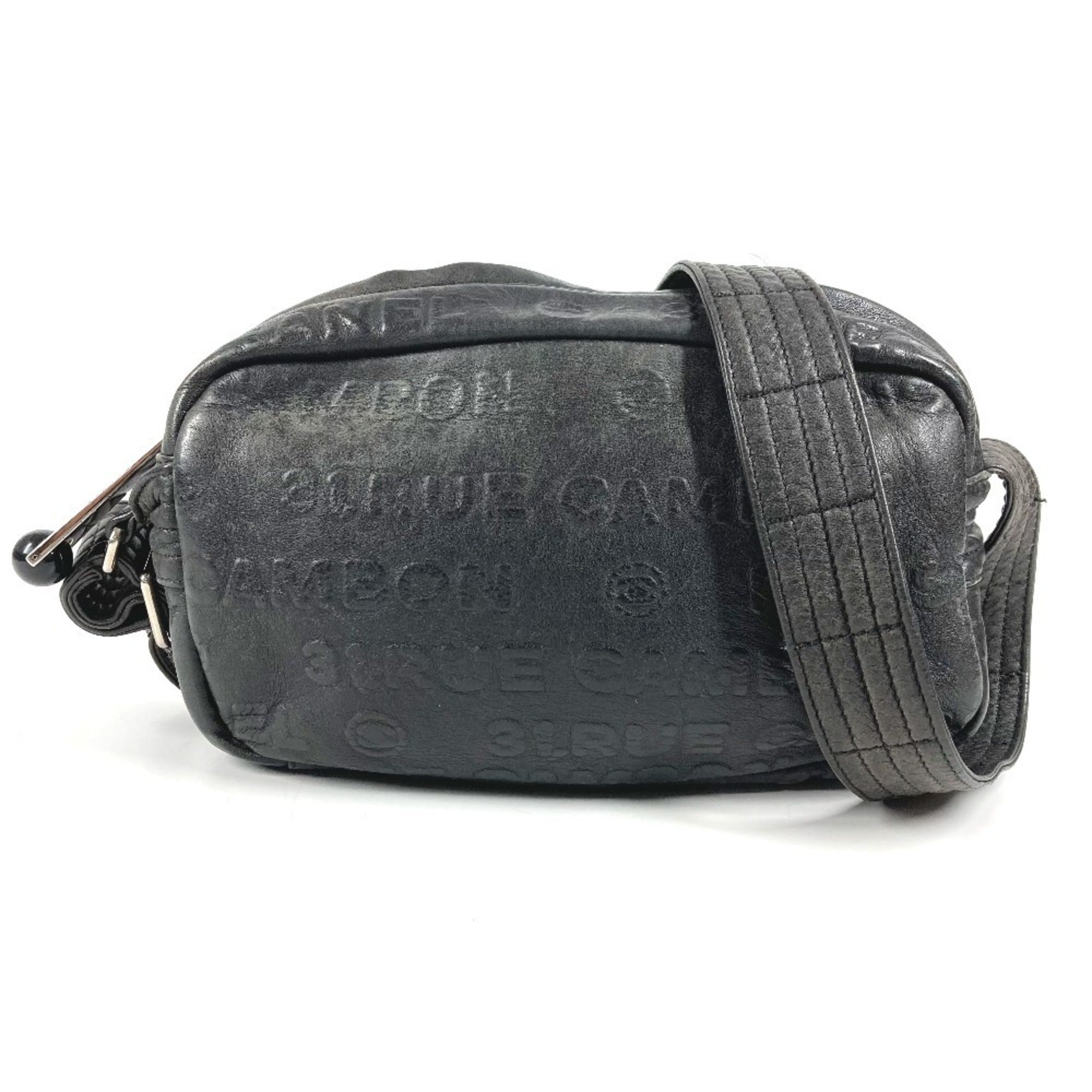 Chanel Black Leather Pochette Shoulder Bag (Pre-Owned)