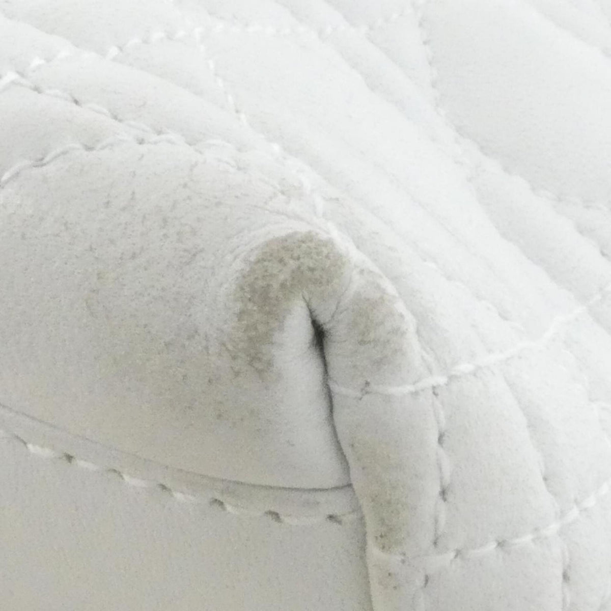 Christian Dior White Leather Handbag (Pre-Owned)