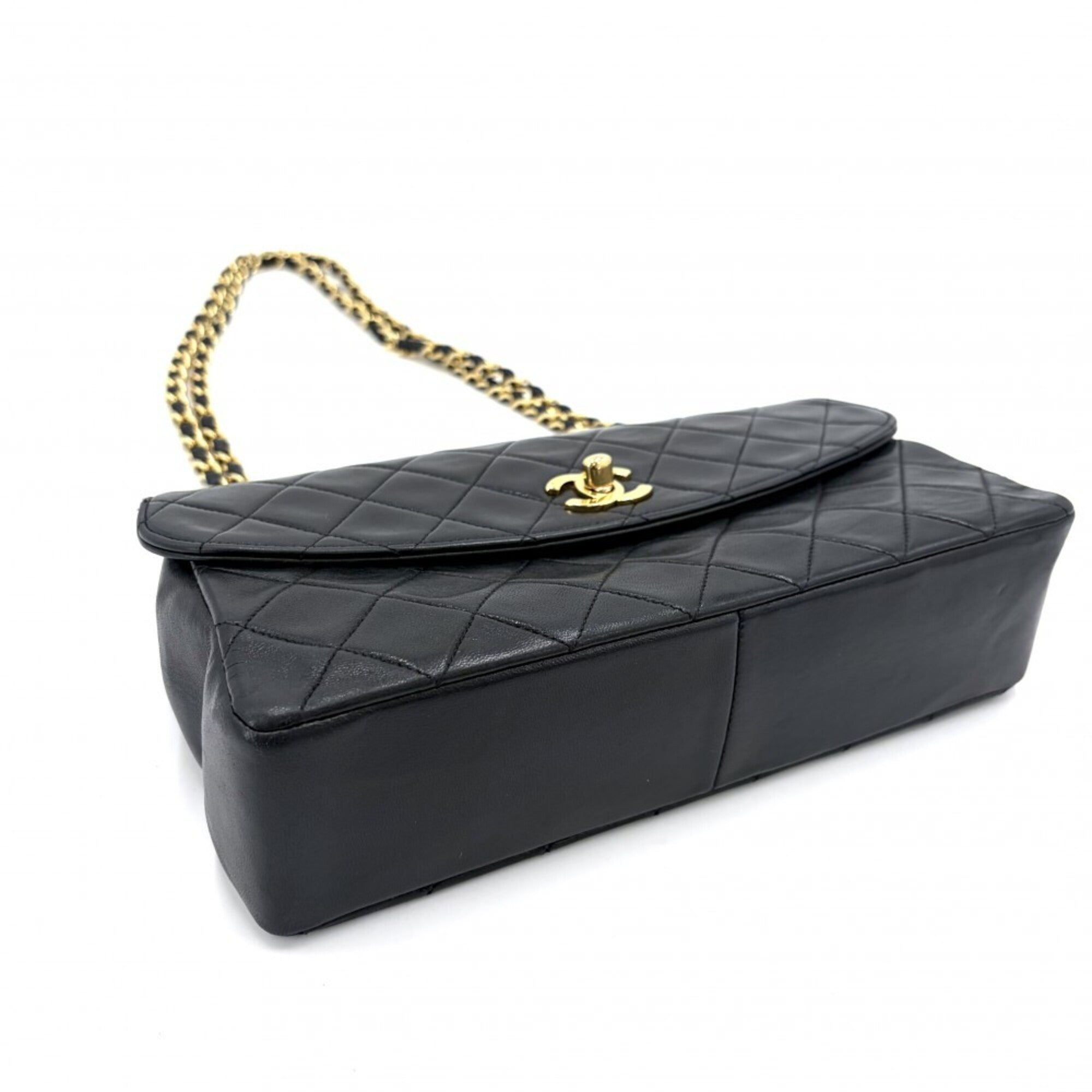 Chanel Matelasse Black Leather Shoulder Bag (Pre-Owned)